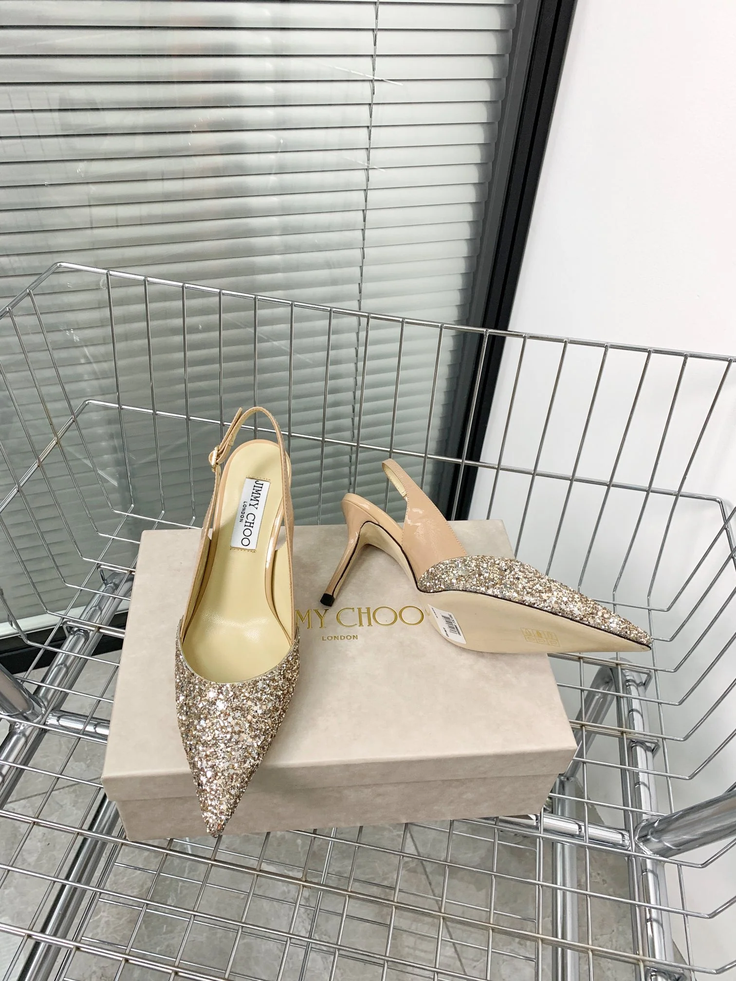 Новые поступления коллекции Jimmy весна/лето 2022 - Туфли на высоком каблуке с пайетками - 1