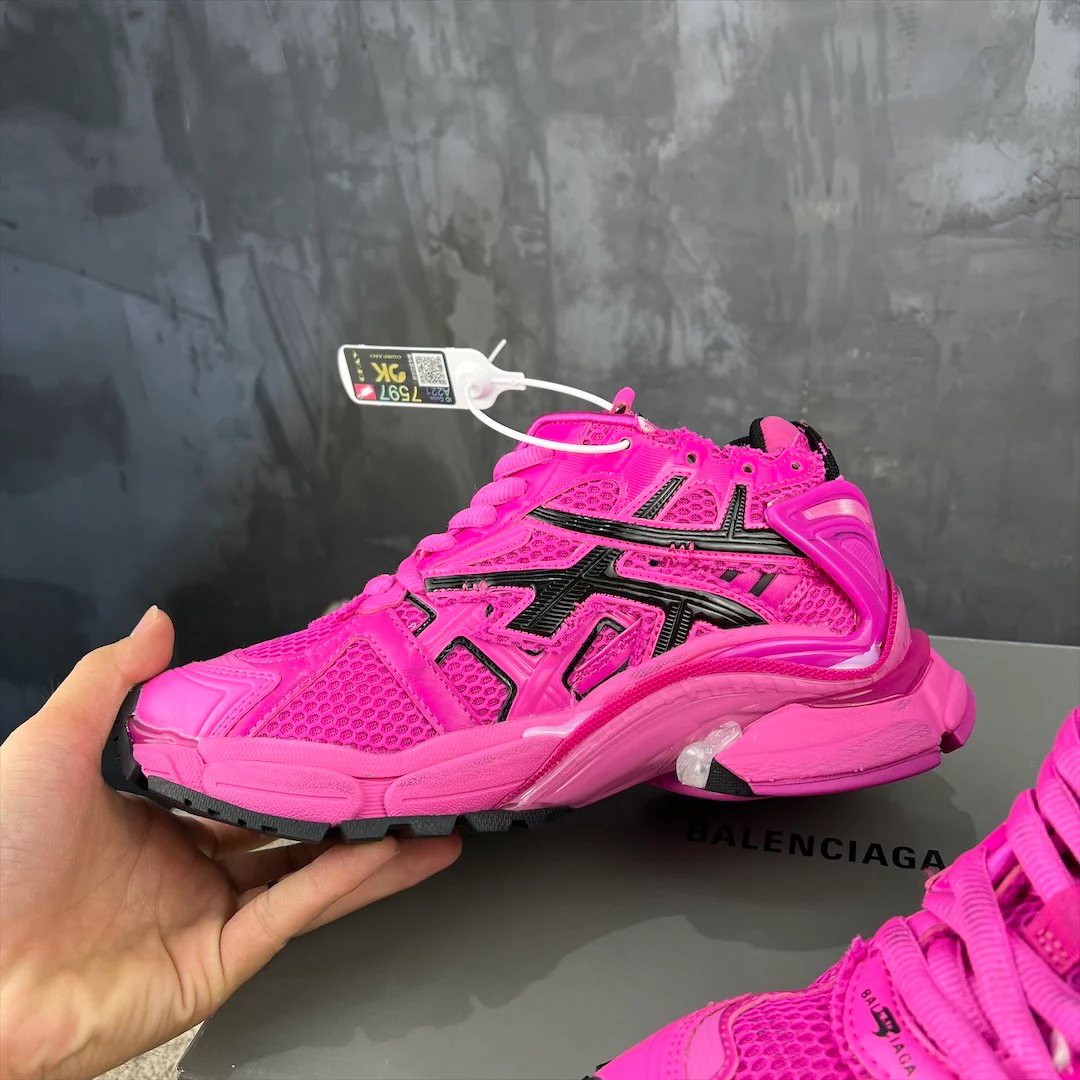 Кроссовки Balenciaga Runner - унисекс - ярко-розовые