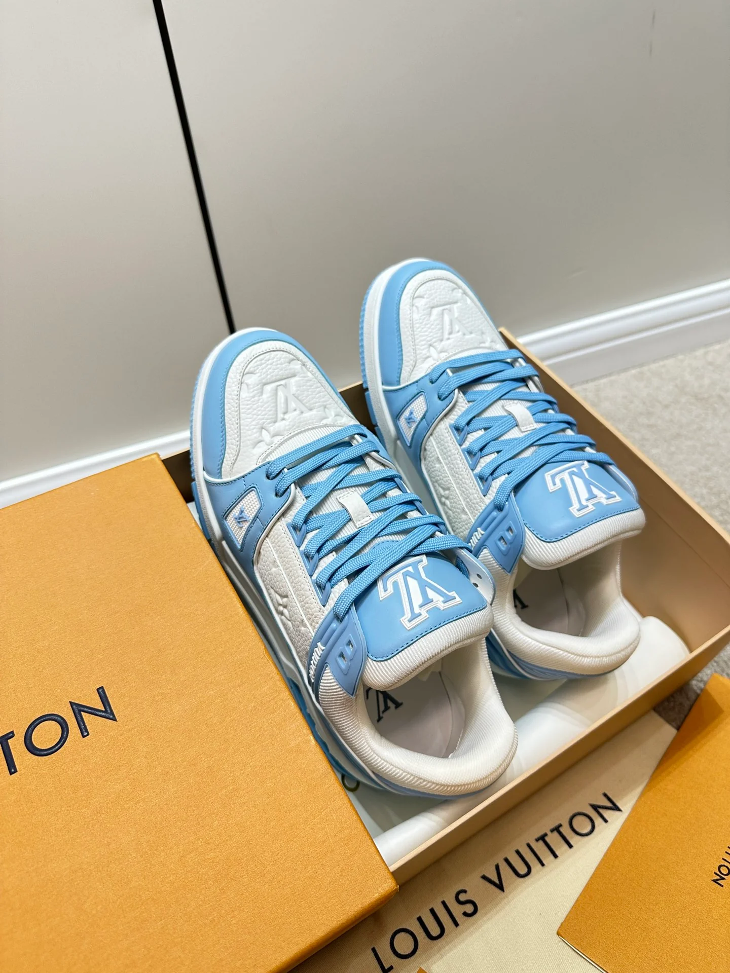 Кроссовки LV Trainer - бело-синие