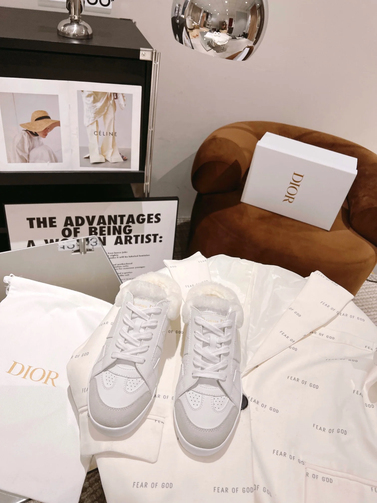 Новинка осени 2022 от Dior - кроссовки Star Half Slippers.