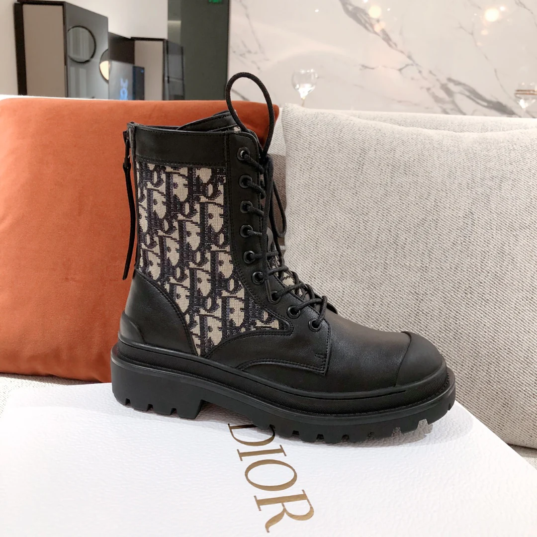 Черные ботинки Dior средней высоты из ткани с монограммой.