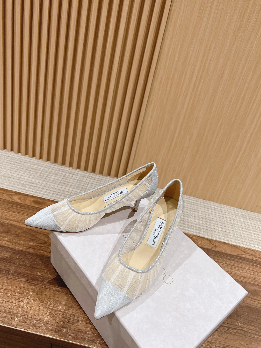 Туфли на высоком каблуке Jimmy Mesh с острым носком - белые