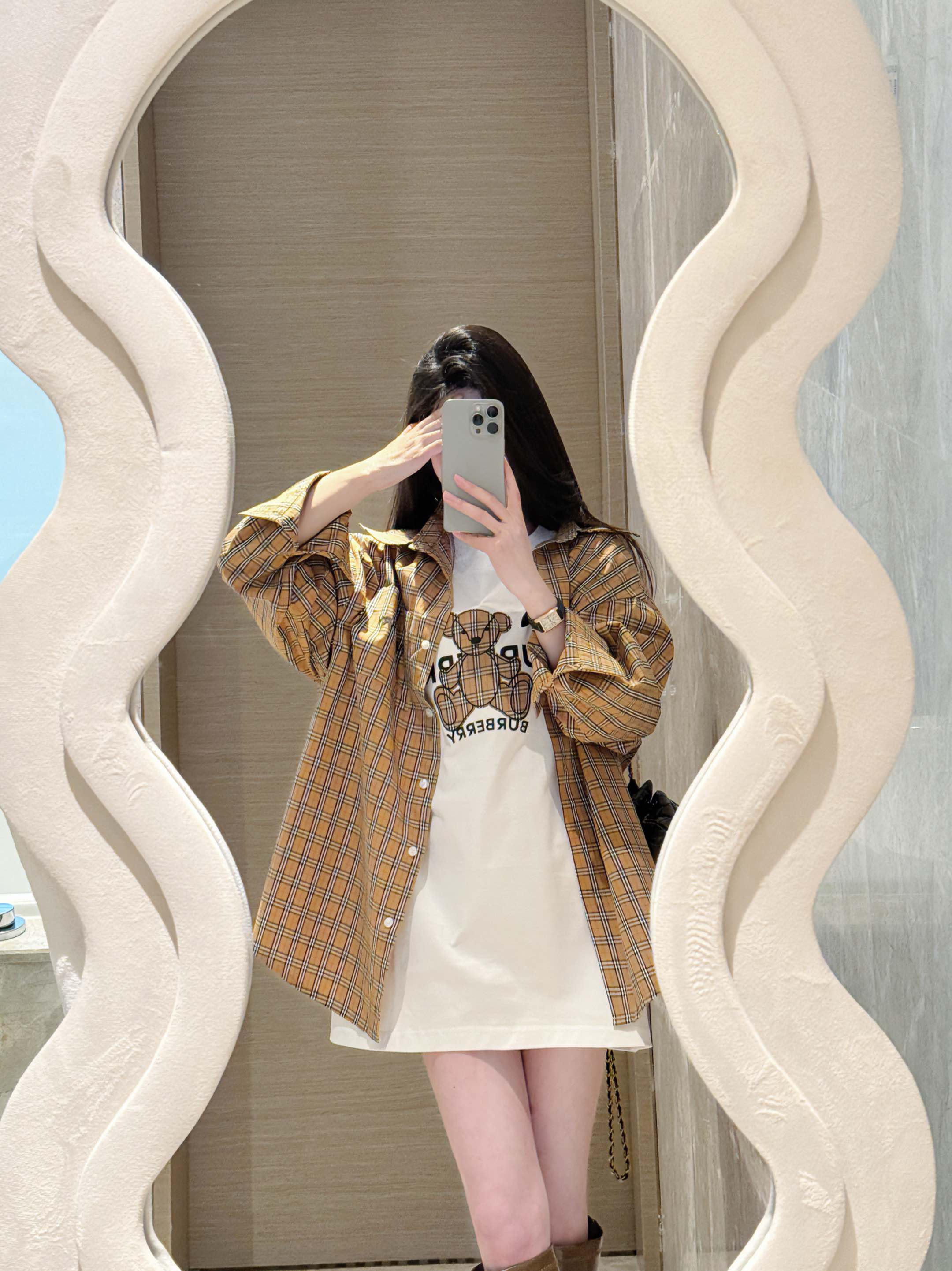 Футболка с коротким рукавом и вышивкой в ??виде медведя Burberry 2403, свободного кроя, клетчатая.