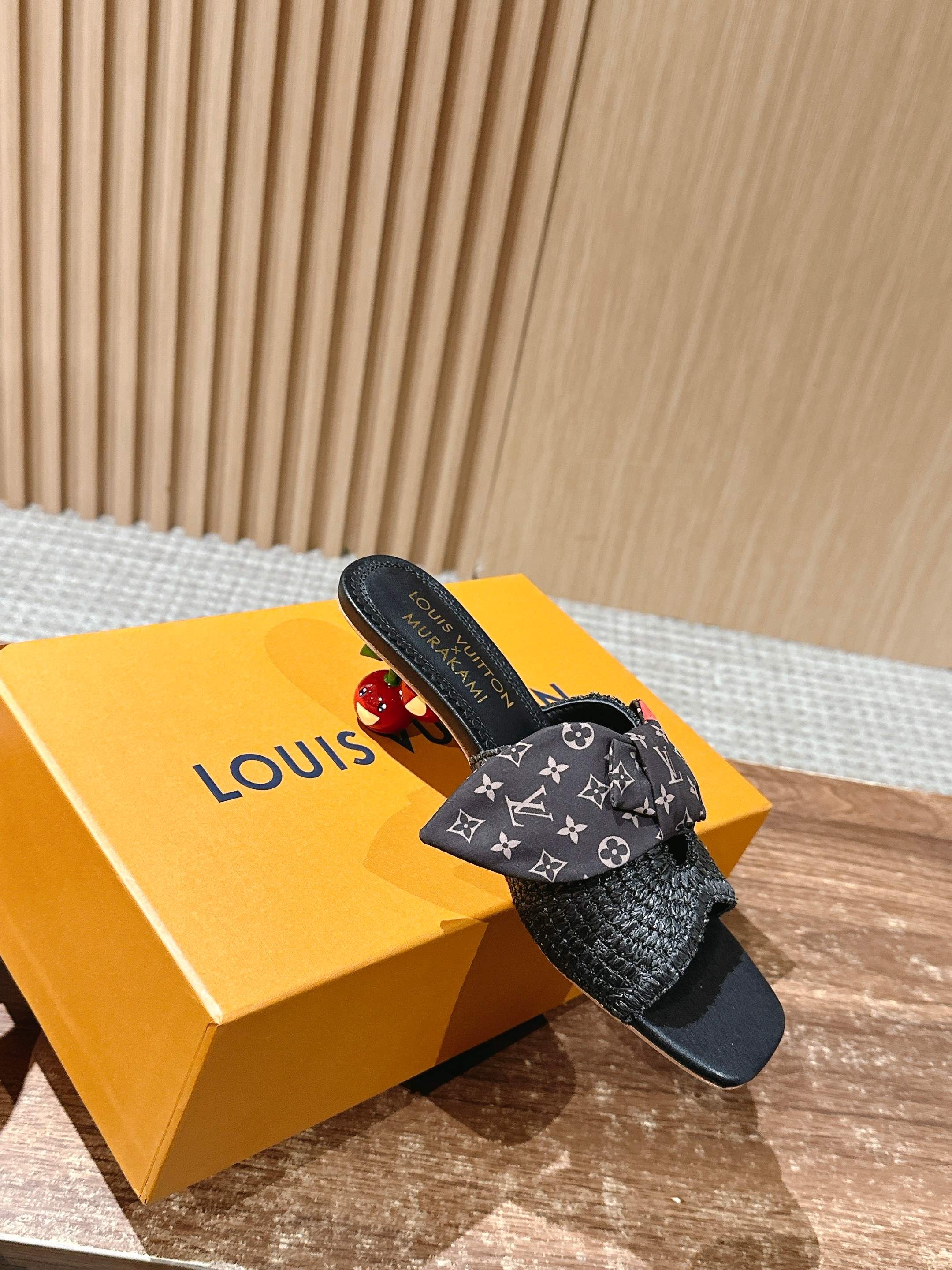 LV - Соломенные сандалии на низком каблуке с бантом - Черные