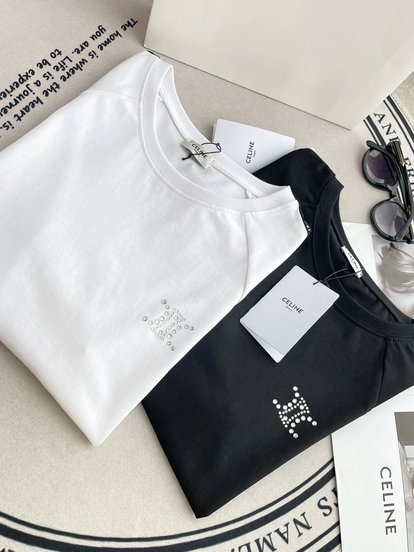 Celine-2404 - Комплект из футболки с коротким рукавом свободного кроя и узором 