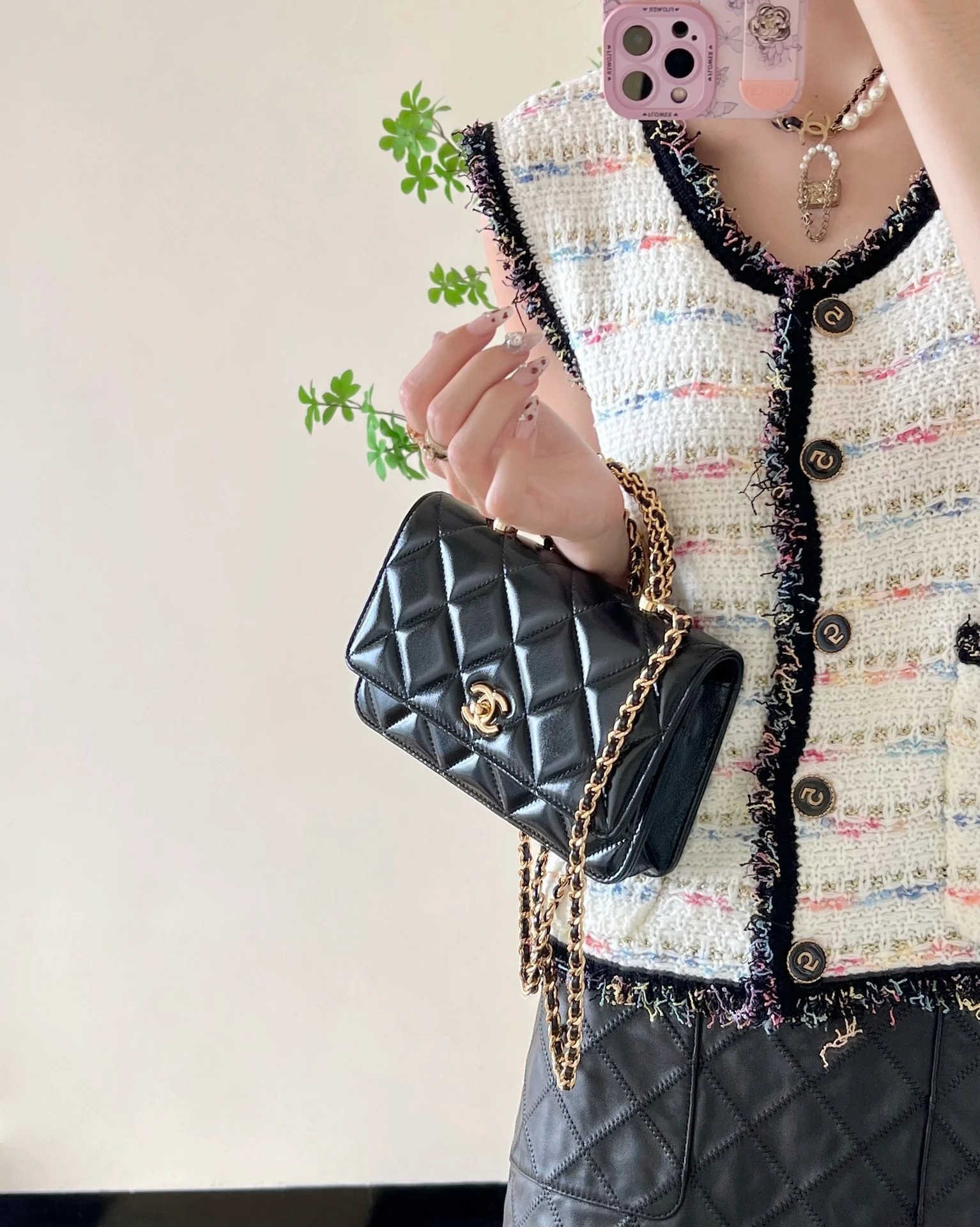 Сумка Chanel на цепочке с петлевой ручкой - WOC - Черная