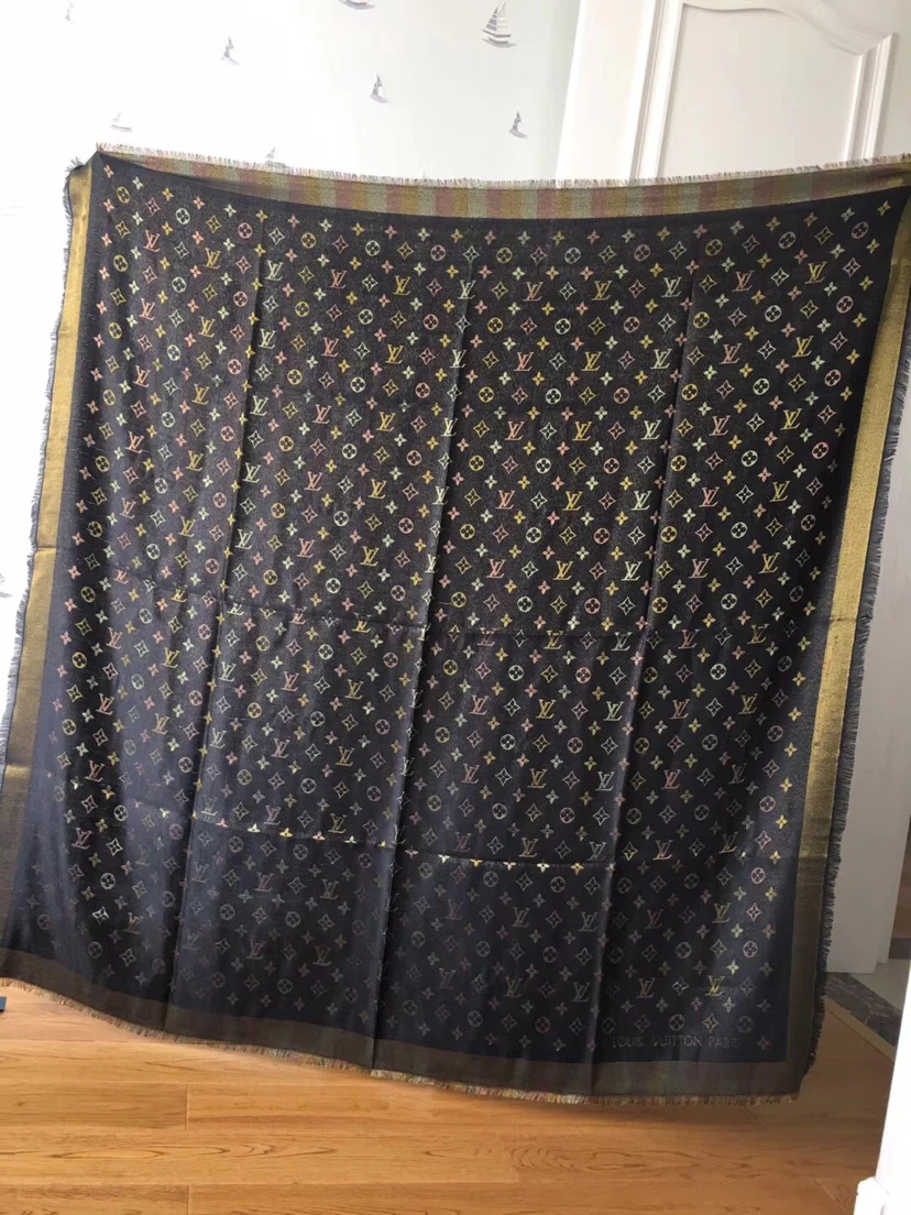 Шелковый шарф LV в радужную полоску