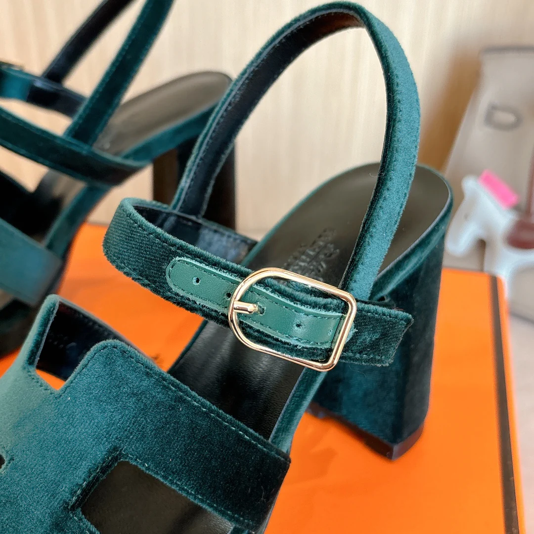 Босоножки на высоком каблуке Hermes Second Uncle 2024 года — зеленые.