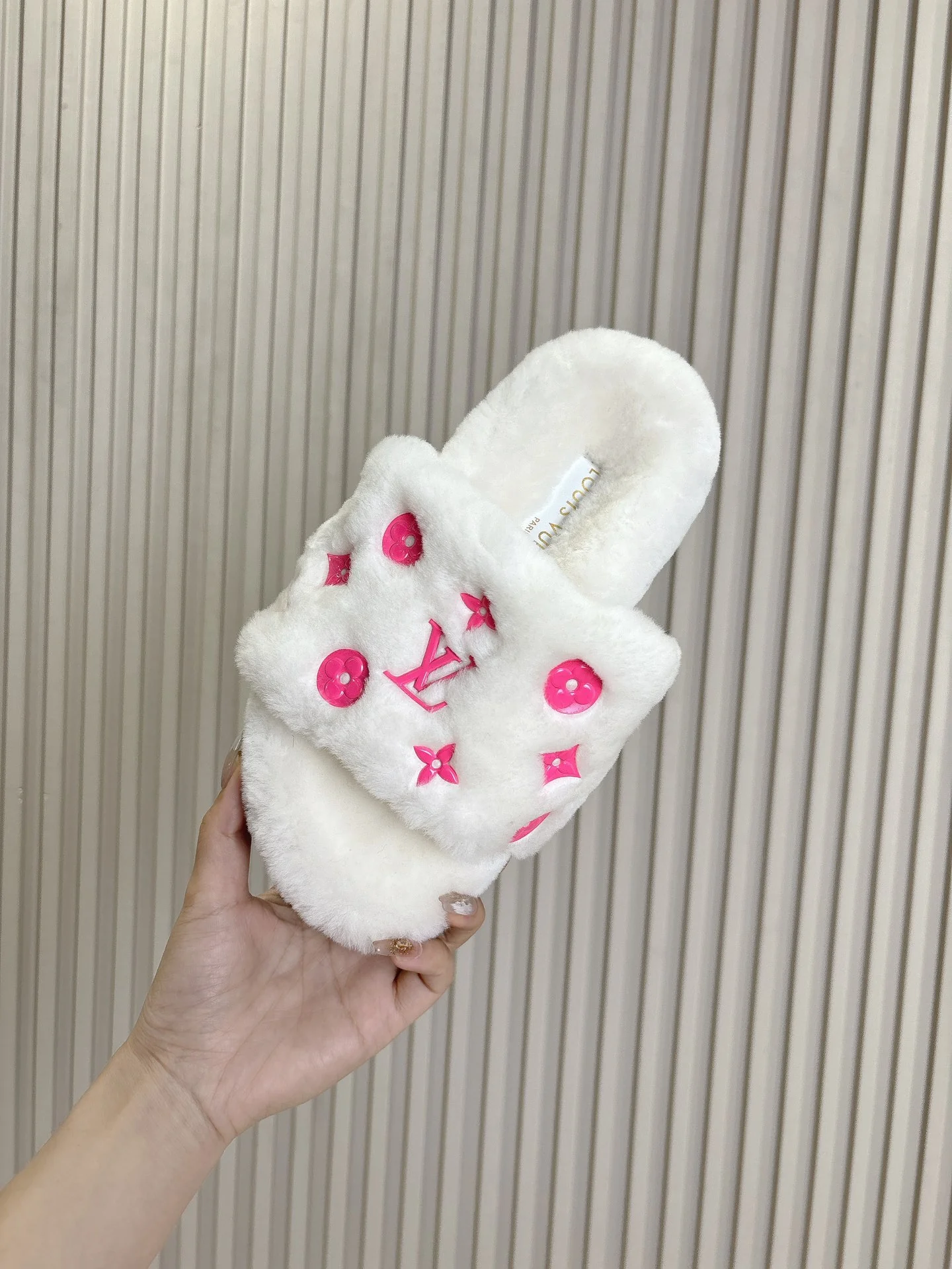 LV-2024 Шерстяные тапочки - Белые