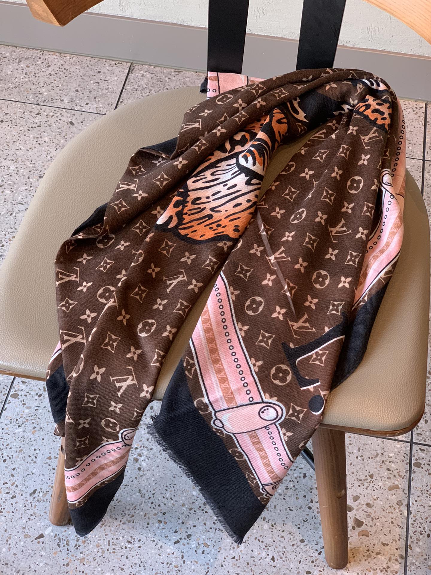 LV - Шарф с изображением тигра и животных - 200 см - 110 см - 100 см - Чистый кашемир - Коричневый