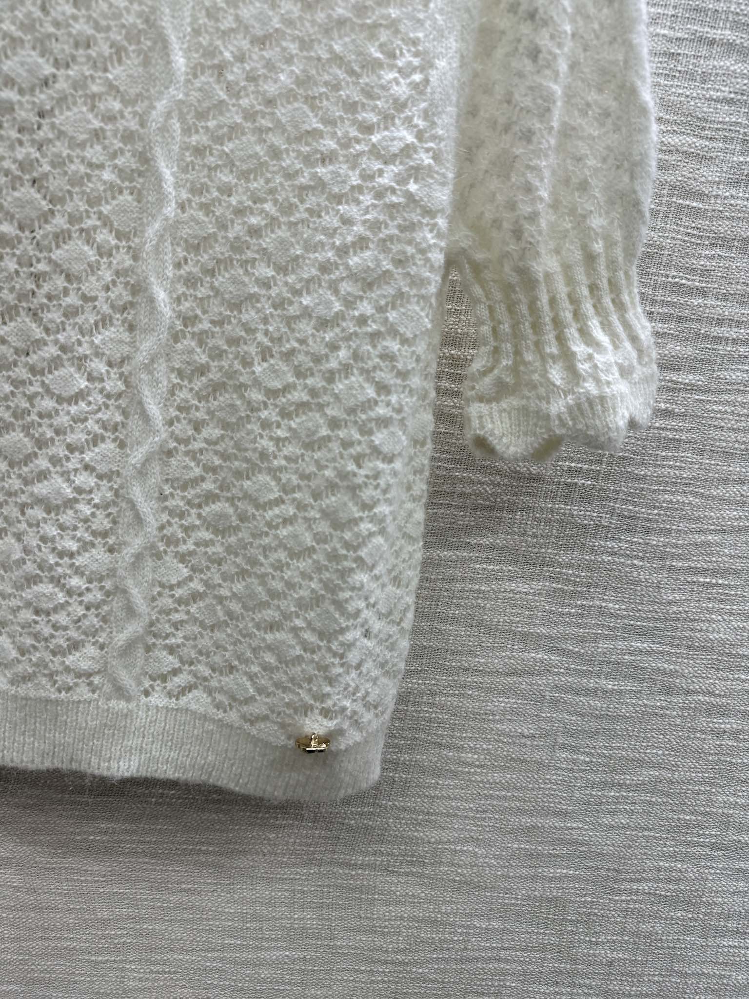 Chanel - 2403-24 Новинка ранней весны. Вязаный трикотажный топ с короткими рукавами и ажурным узором - Белый