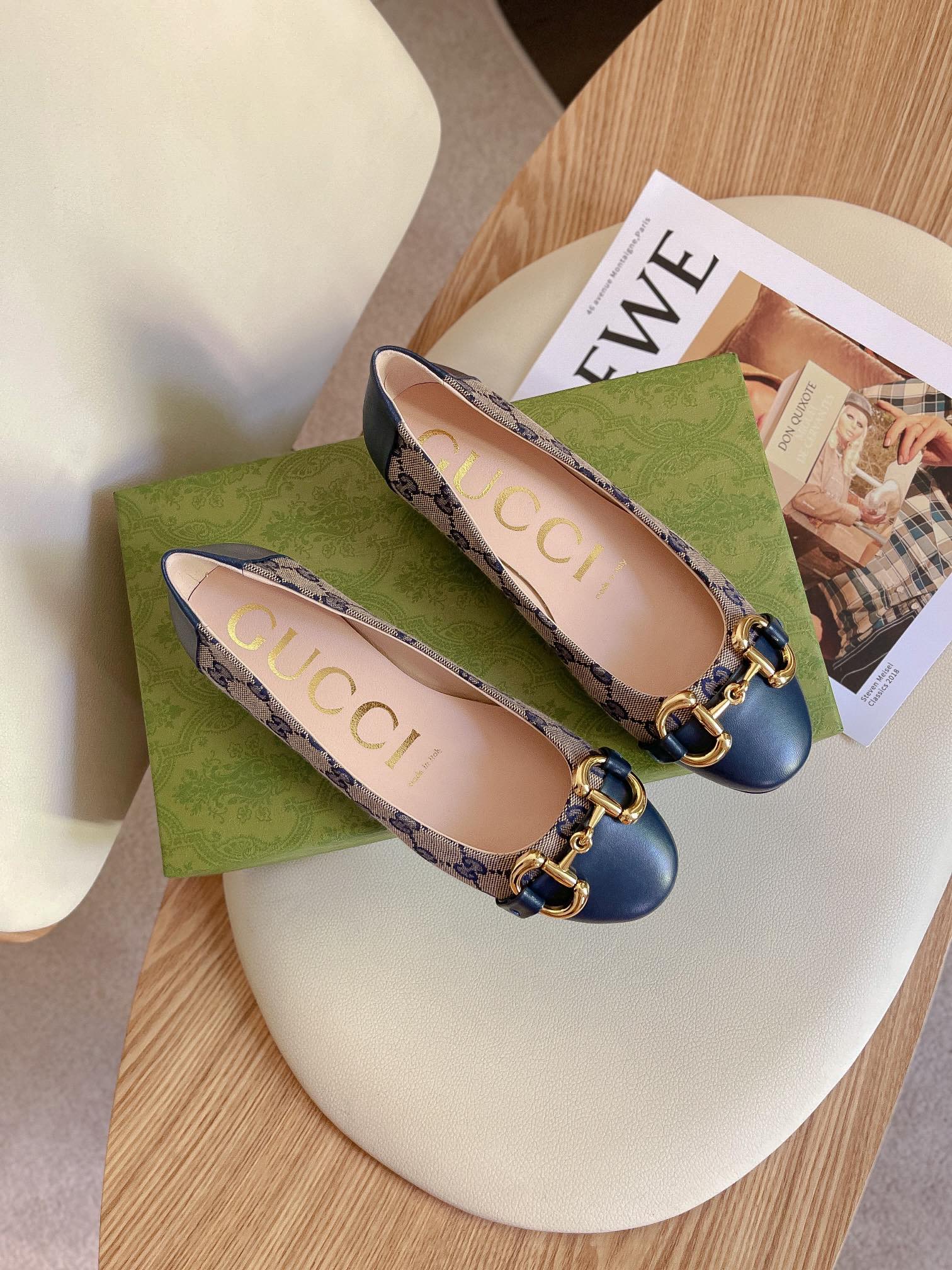 Классические уличные балетки/туфли Gucci с пряжкой