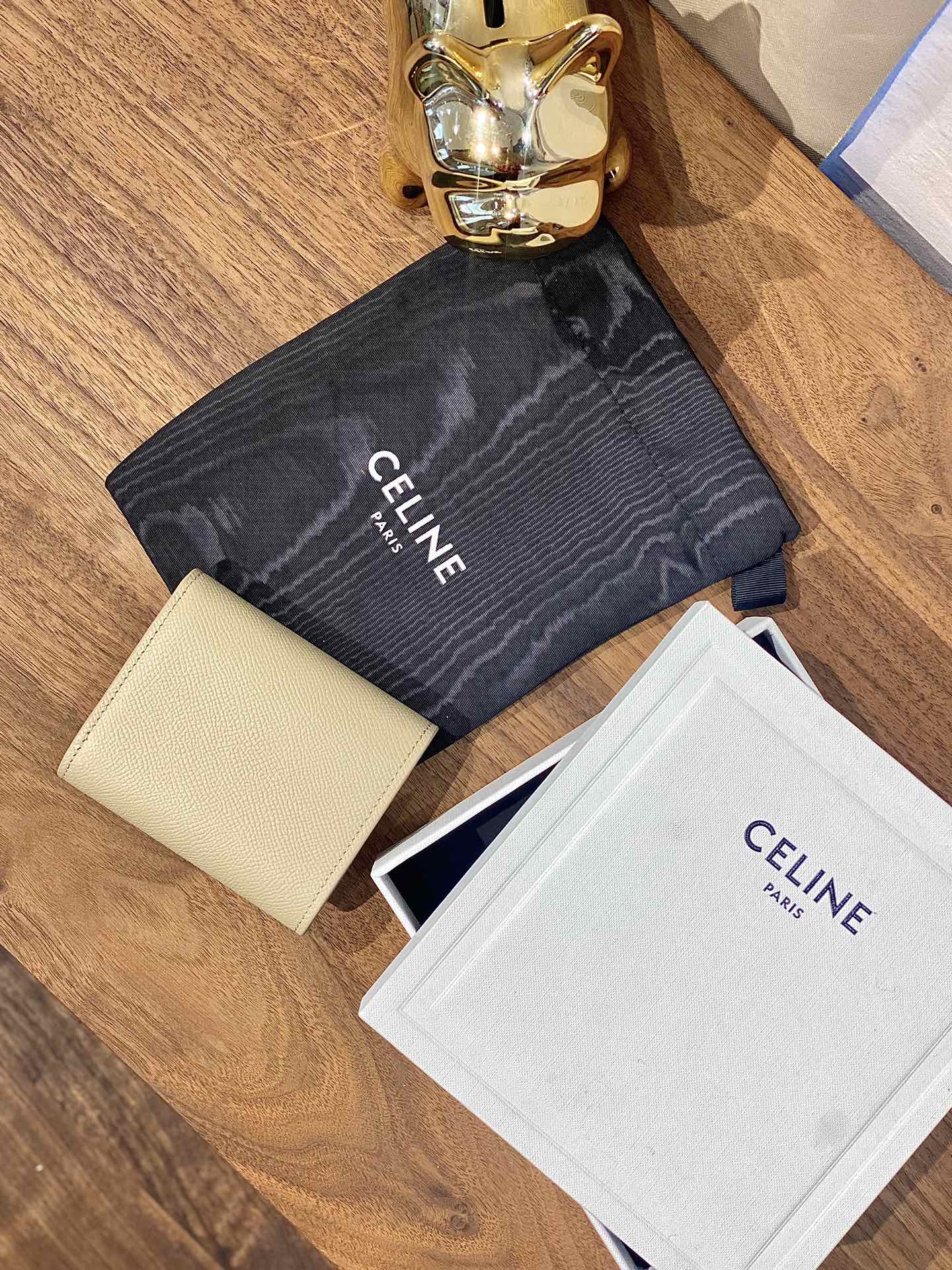 Кошелек Celine с ремешком, небольшой, зернистый, трехсекционный, короткий, 3 шт.