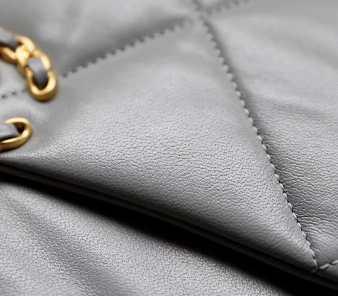 Сумка Chanel 19 — средне-серый