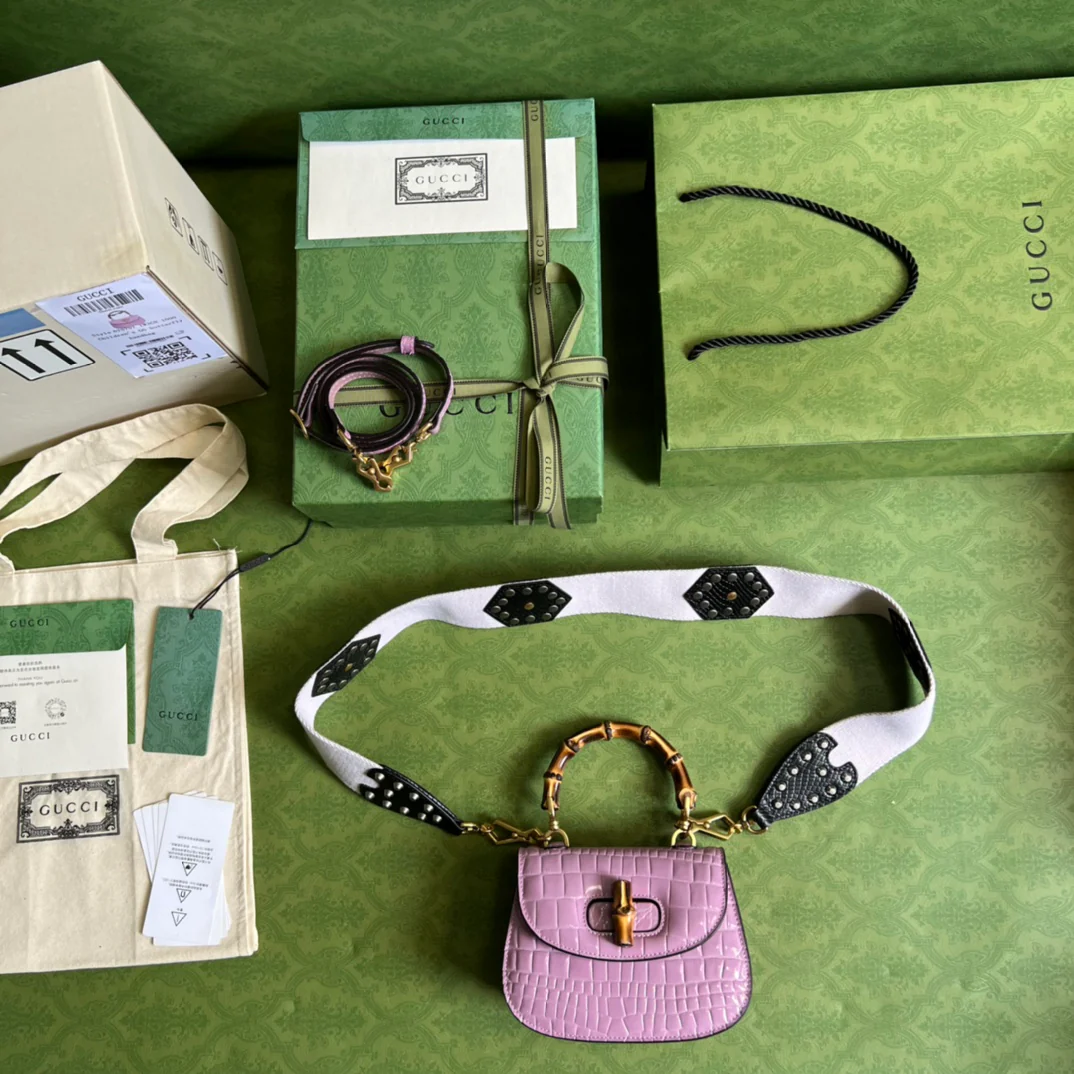 Сумка Gucci Bamboo - из кожи с рисунком под крокодила - фиолетовая