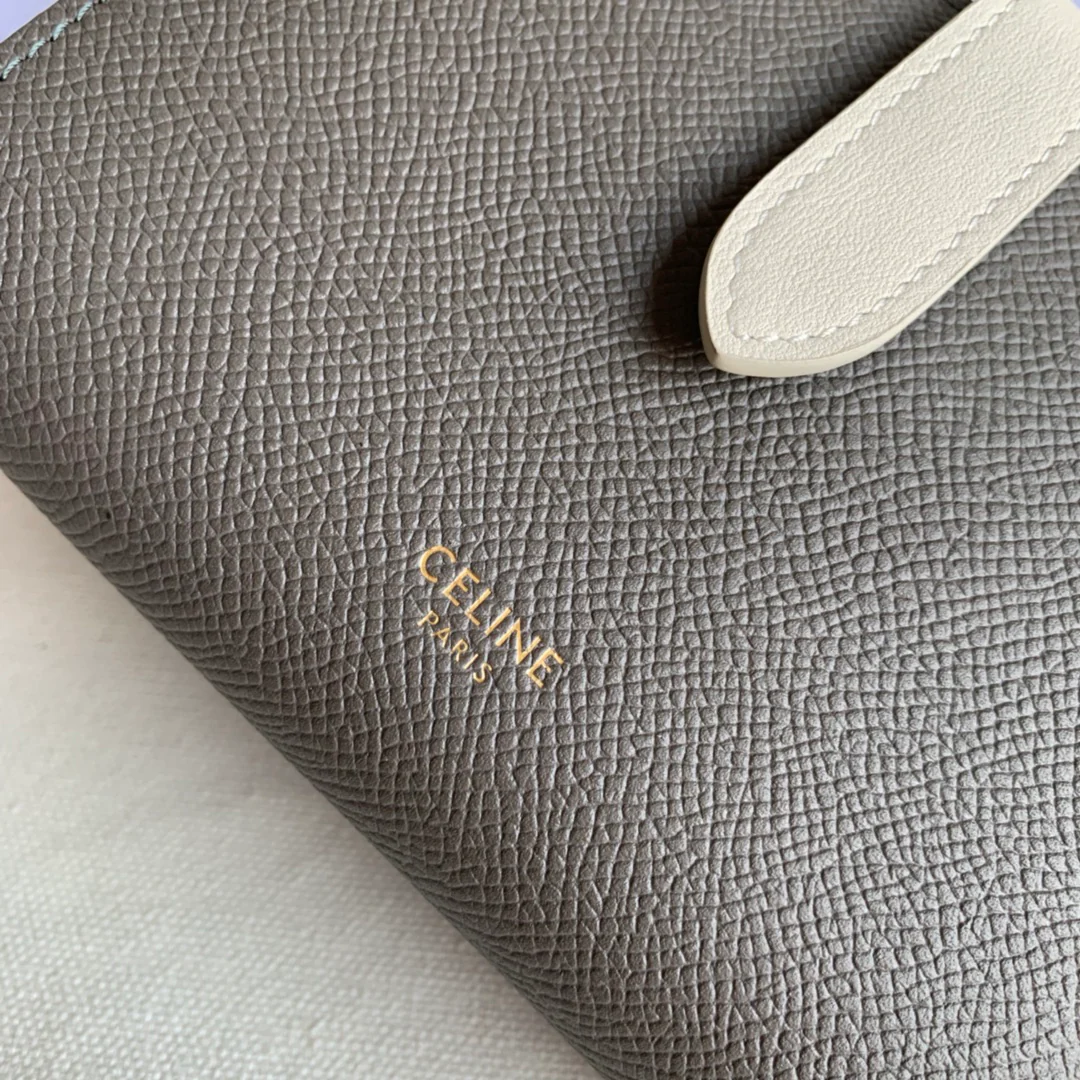 Кошелек Celine с ремешком из зернистой телячьей кожи