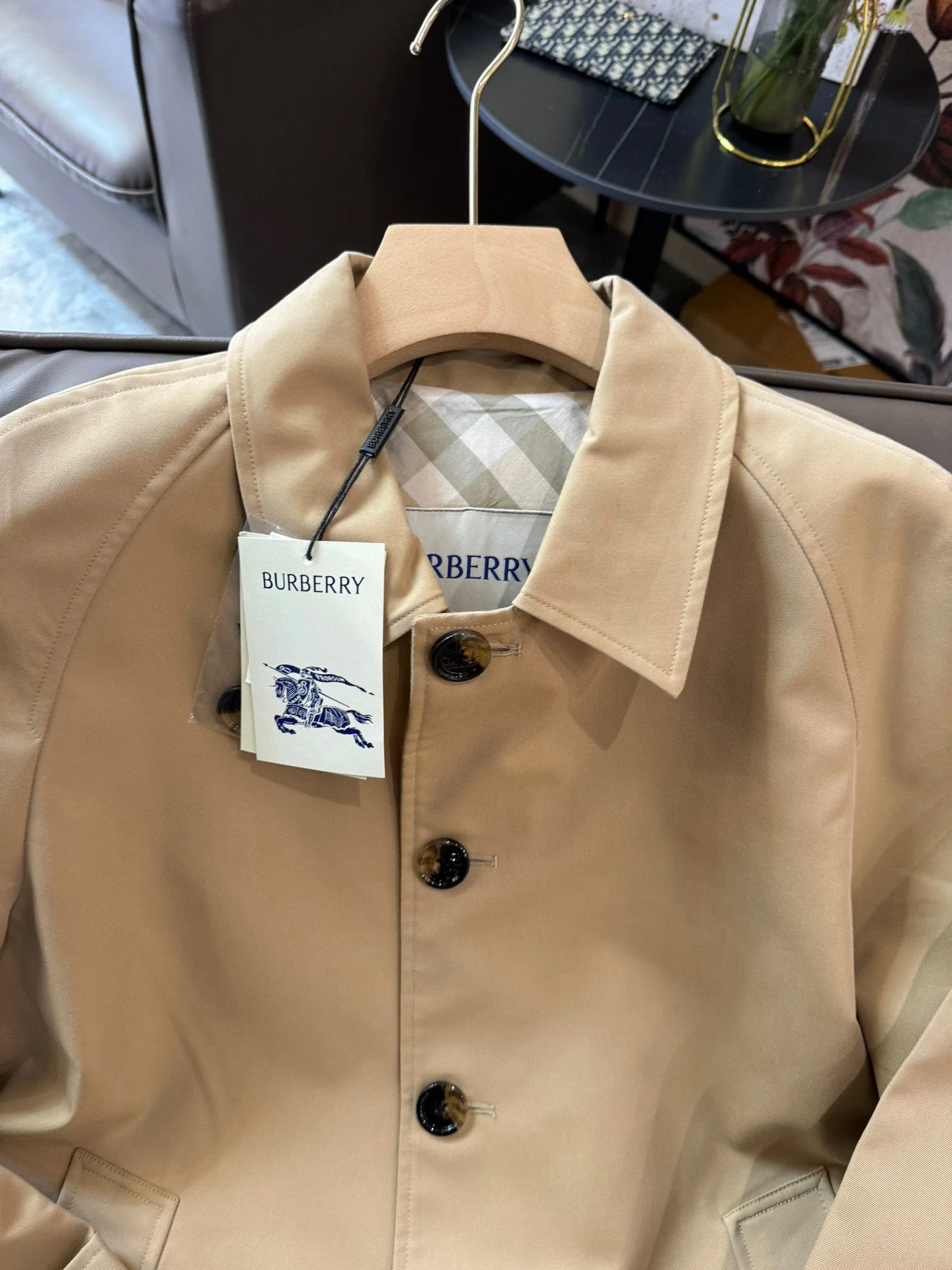 Тренч Burberry 2403-24ss на пуговицах, светло-коричневый.