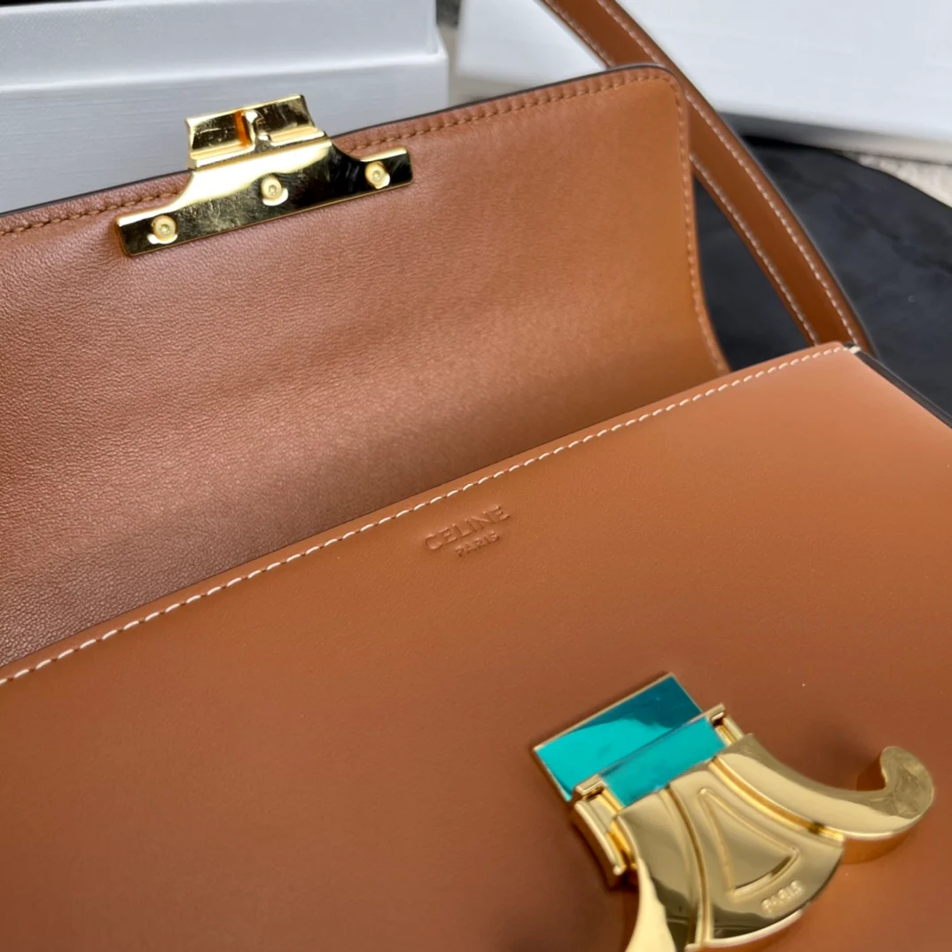 Сумка через плечо Celine Triomphe из коровьей кожи - коричневая