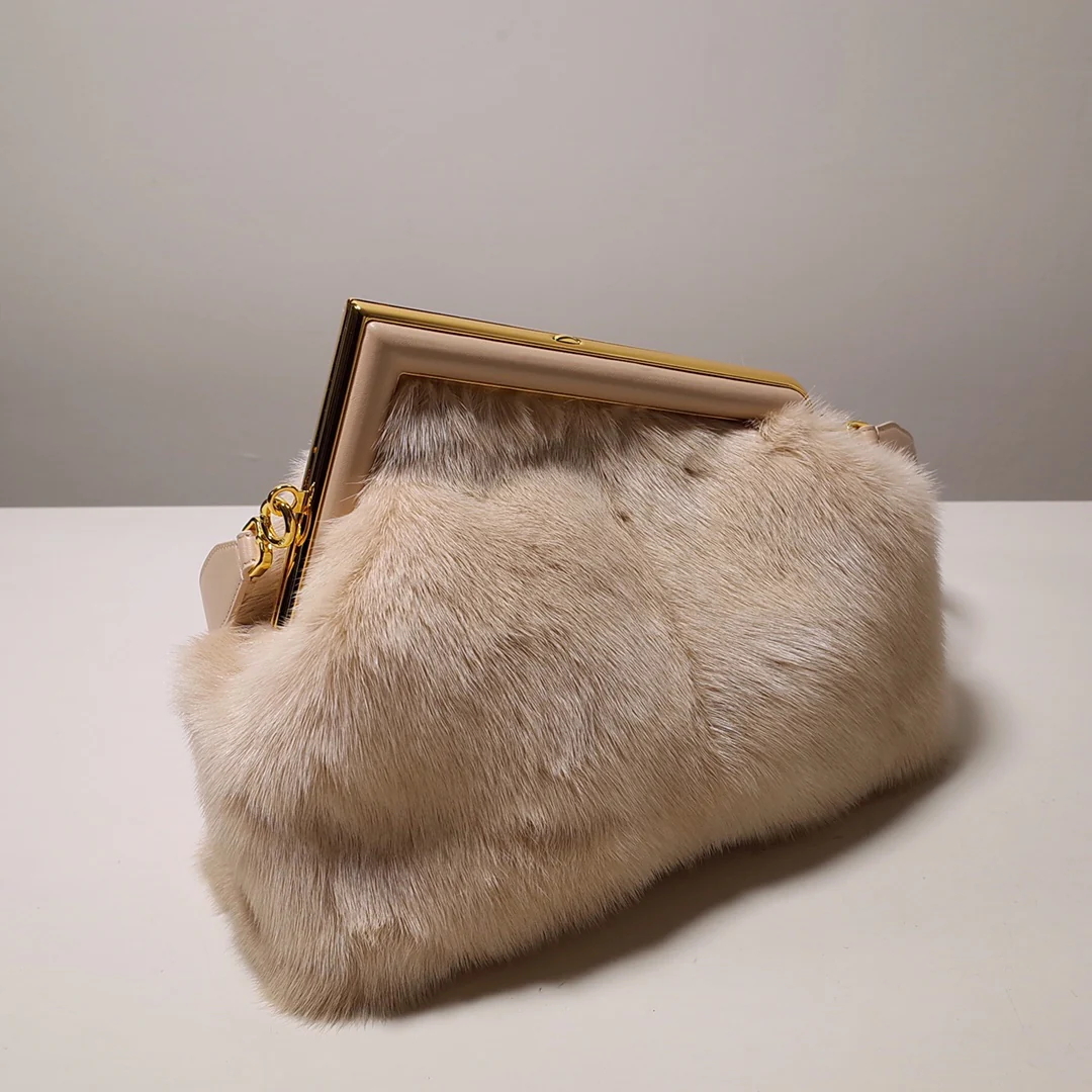 Средняя сумка Fendi First из розовой норки
