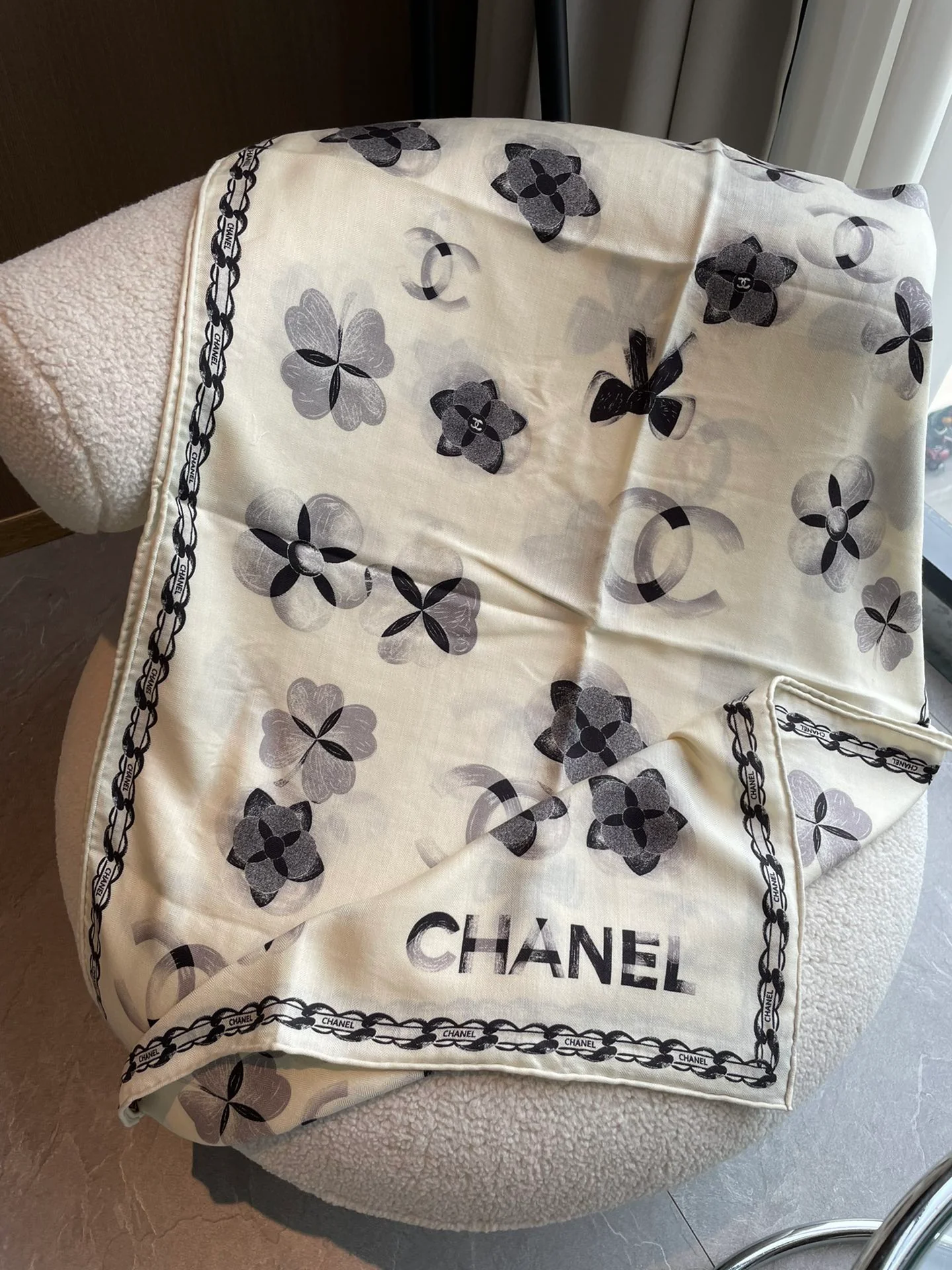 Шарф Chanel Camellia Velvet 2024 - 65-185
