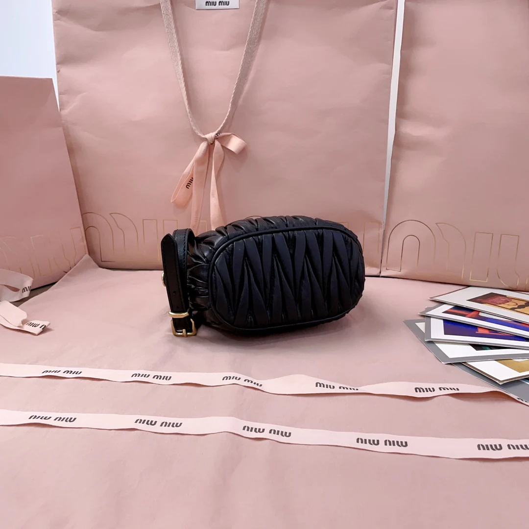 Сумка для ланча Miu Miu-5ne026-matelasse с вышивкой, мини, черная.