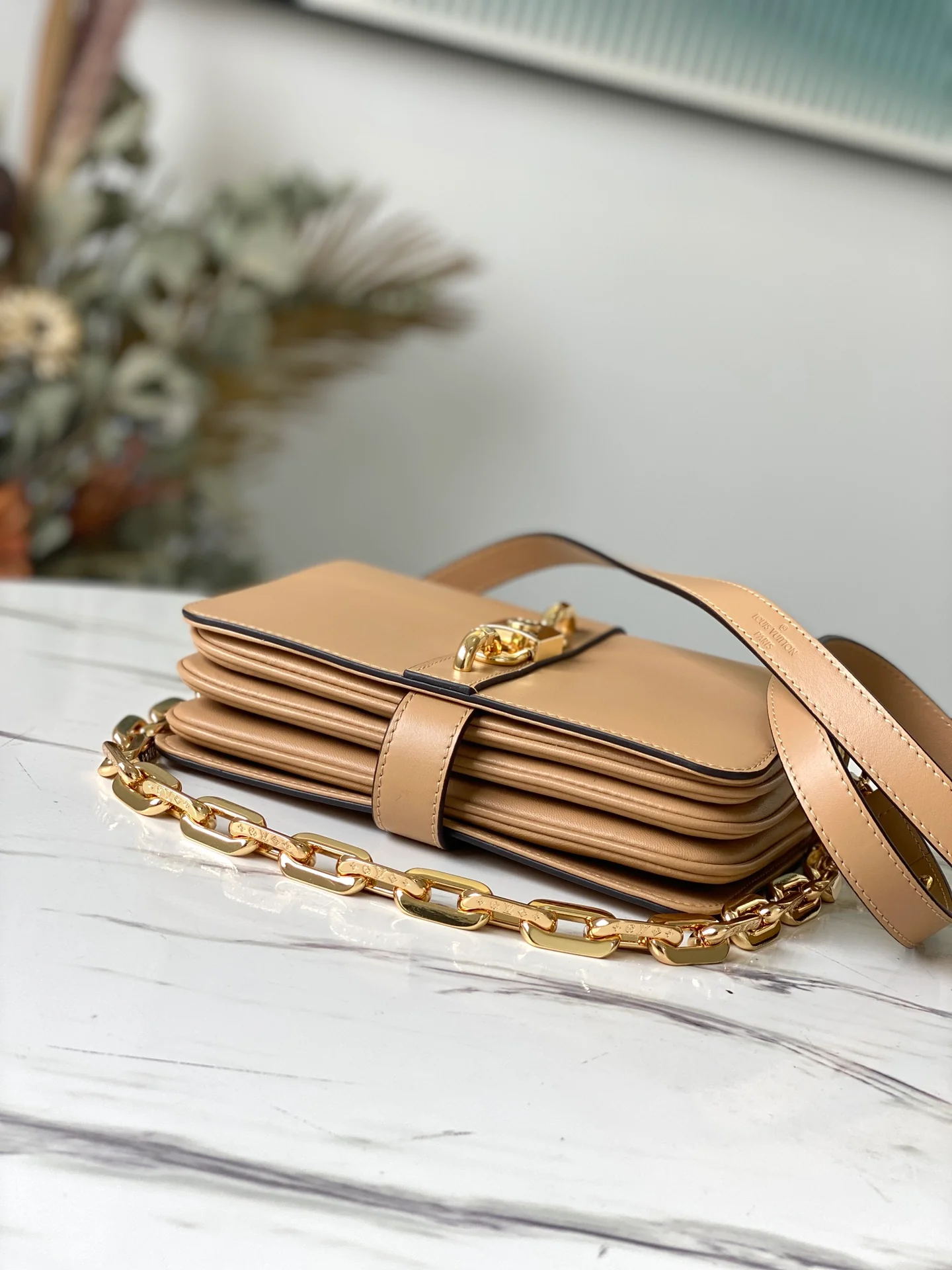 lv-m57745-camel-rendez-vous-сумочка