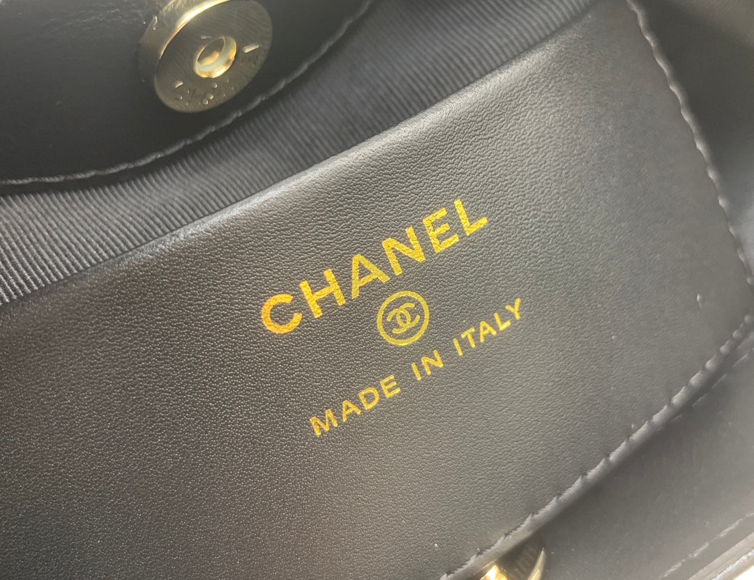 Мини-сумочка Chanel 24c31 из овечьей кожи - черная - 1