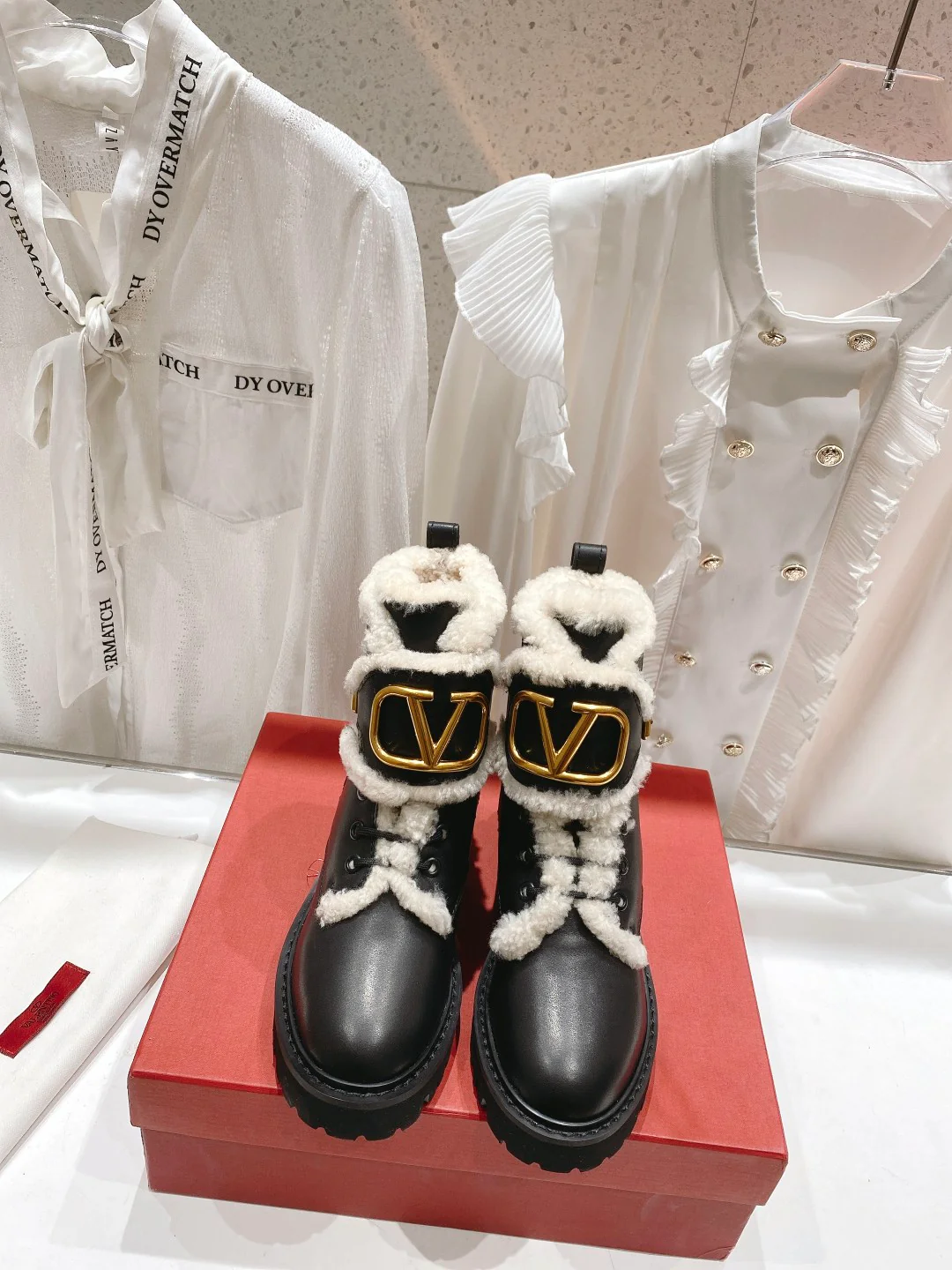 Ботинки на платформе Valentino с подкладкой из овчины — черные