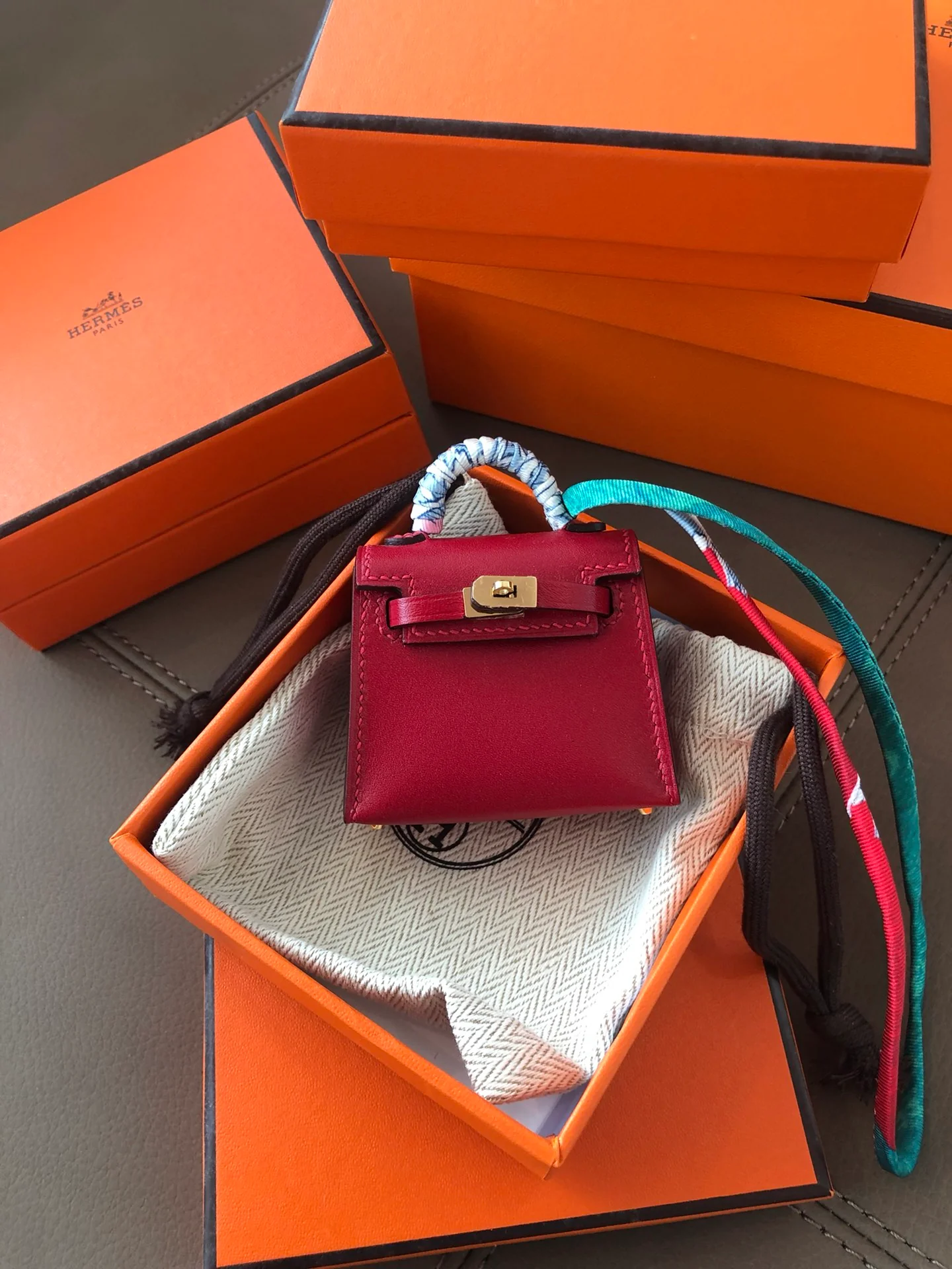 Брелок для сумки Hermes Kelly из таделактовой кожи