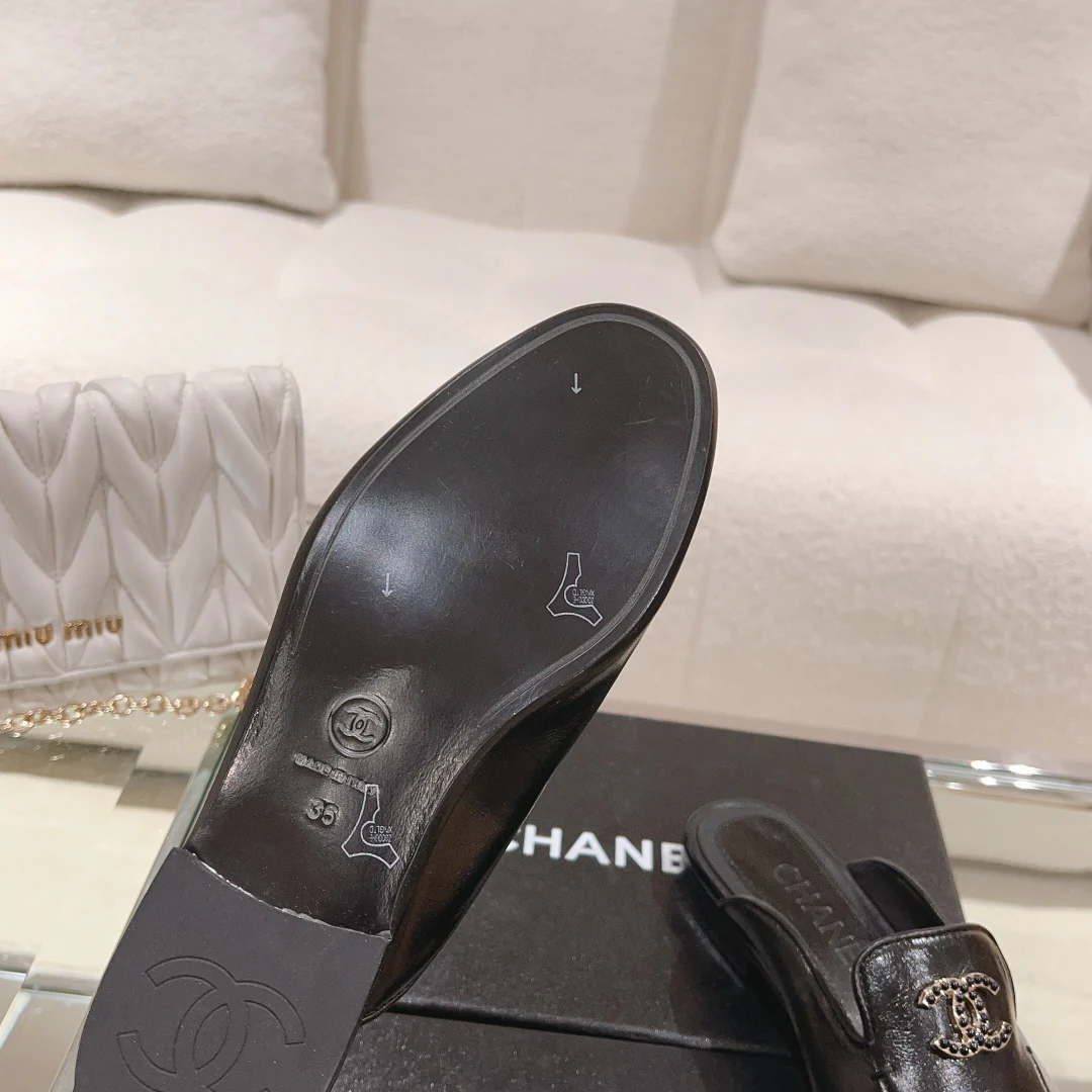 Лоферы/слипоны Chanel - черные