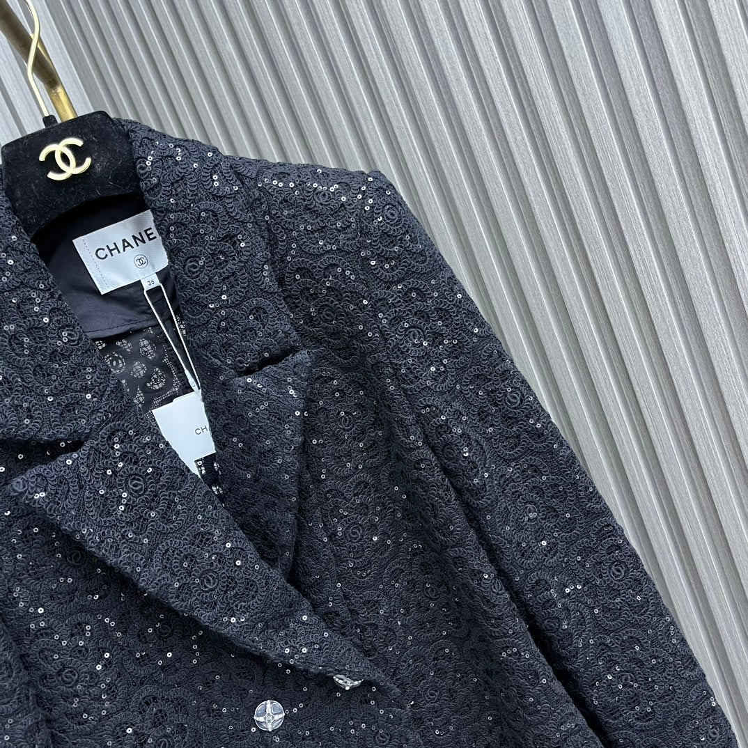 Chanel - Новинка 2403-24: Куртка, расшитая пайетками, черная