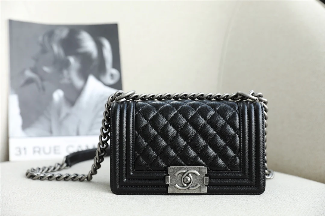 Chanel-boy-20cm-50