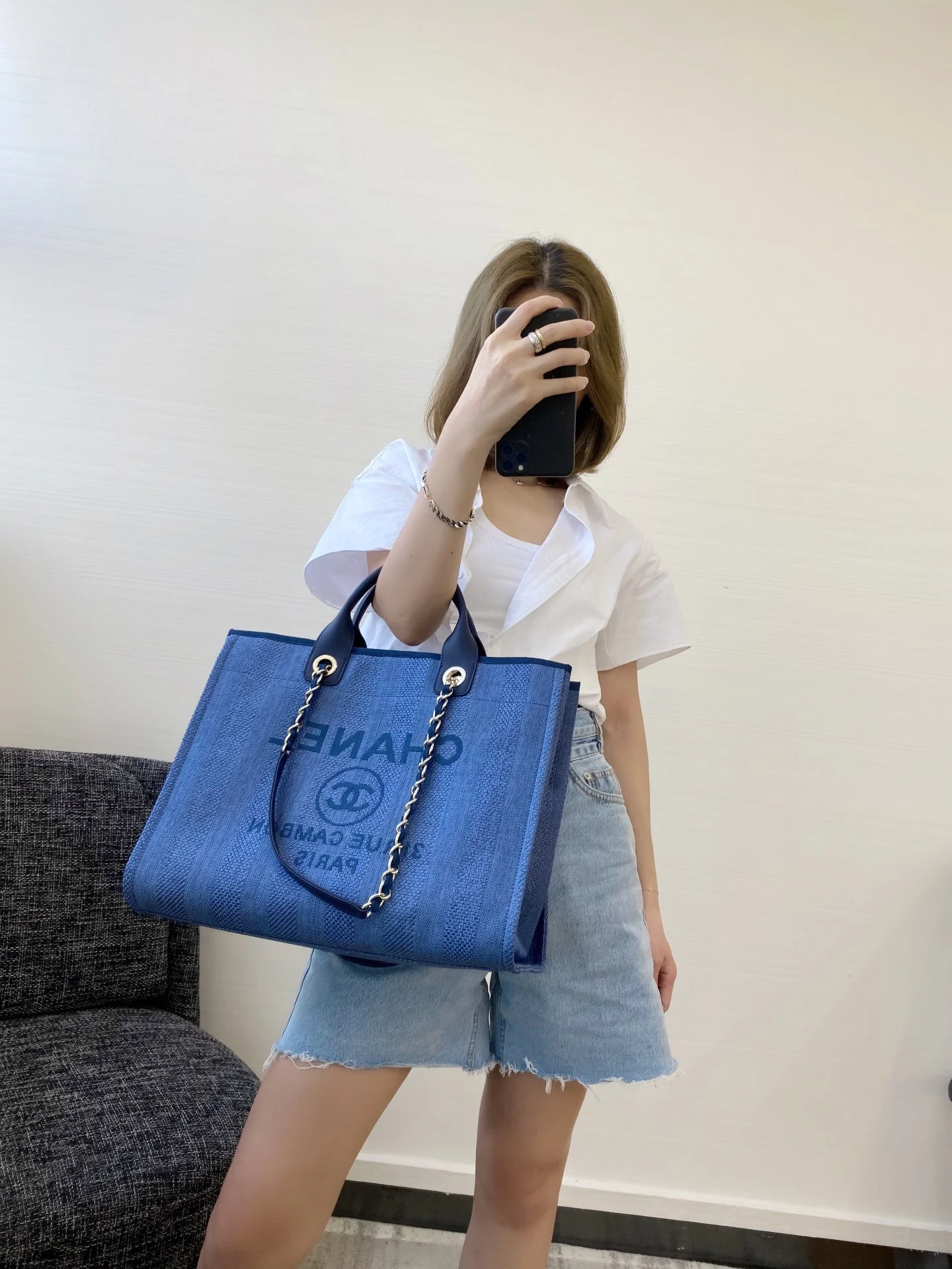 Большая пляжная сумка Chanel в темно-синюю полоску