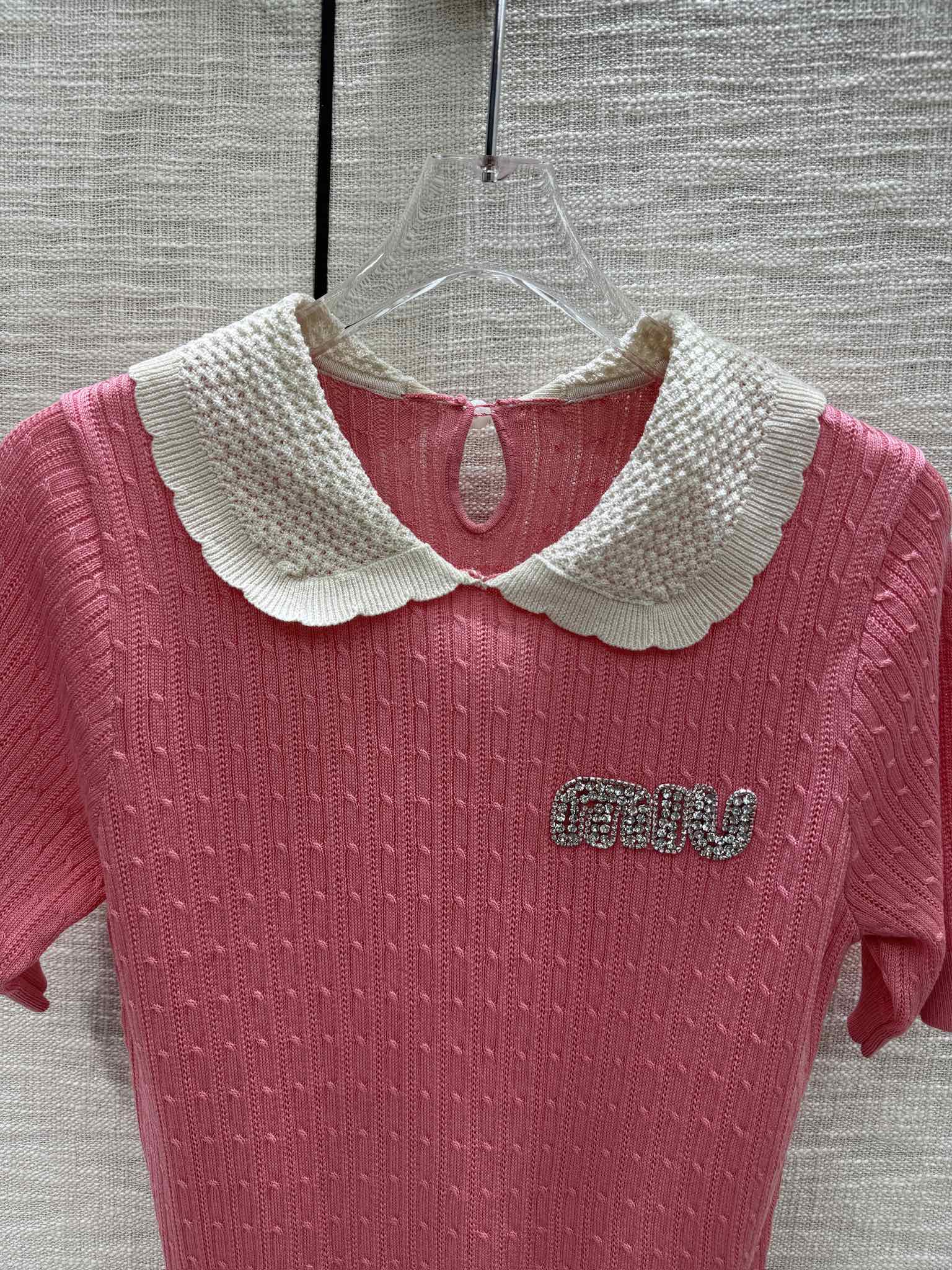 Miu Miu - 2404 - Плотный вязаный топ с короткими рукавами и воротником 