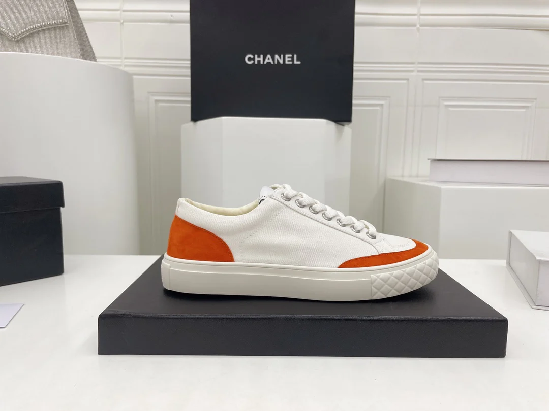 Весенние 2022 года от Chanel: обязательные к приобретению парусиновые туфли - 1