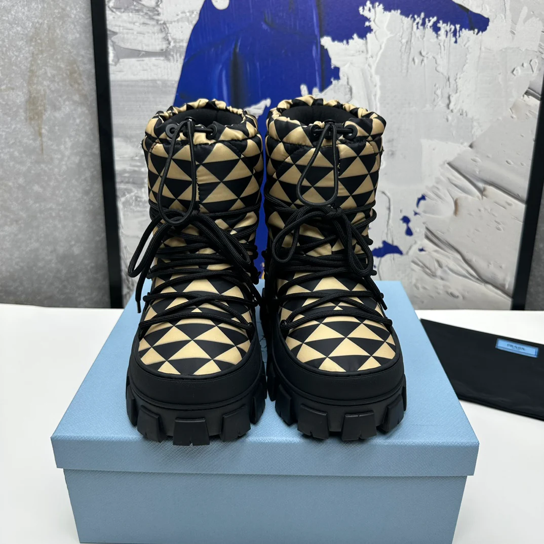 Снежные ботинки Prada - лыжные ботинки - бежевого цвета