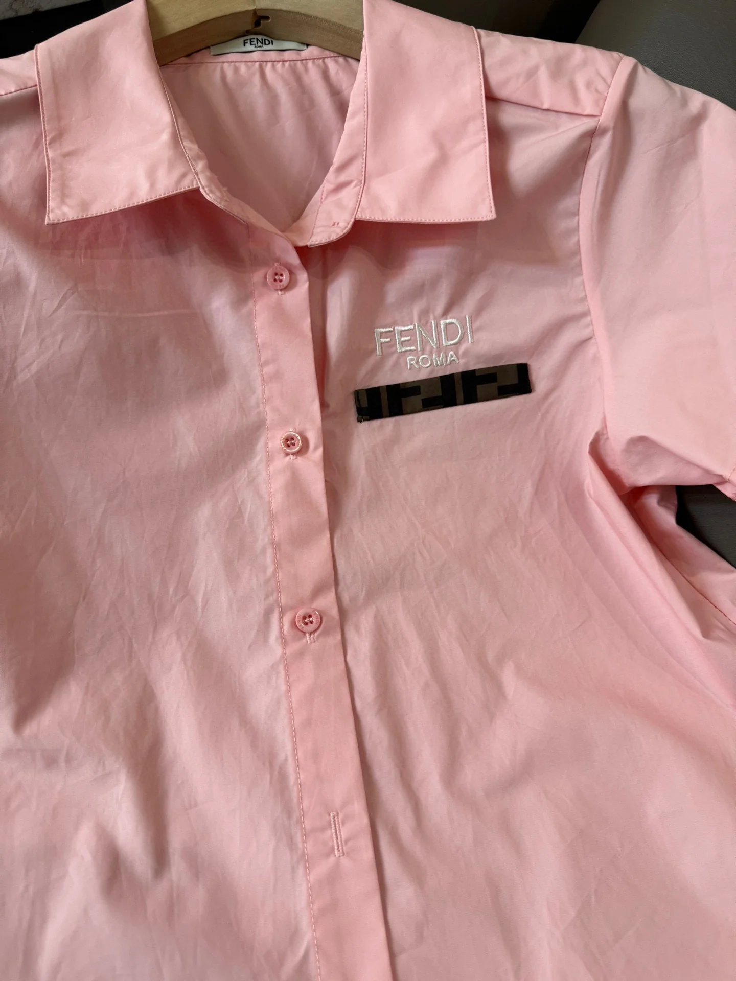 Футболка с коротким рукавом и буквенным принтом Fendi-2403-24ss