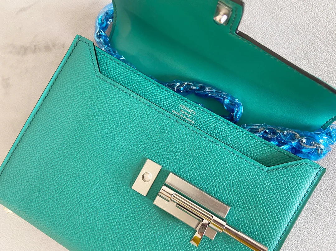 Мини-сумка Hermes Verrou из козьей кожи U4, бархатная, зеленая, с серебряной пряжкой.