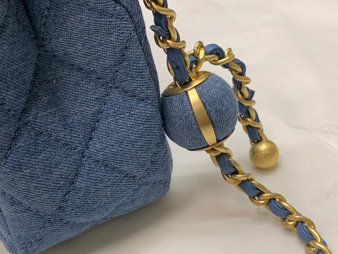 Chanel - Сумка с квадратным клапаном 