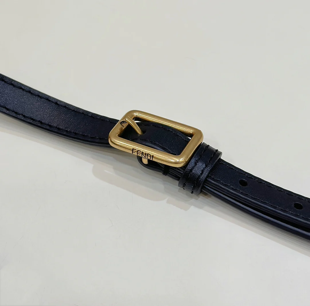 Сумка-седло Fendi Retro-Style Flap Saddle Bag - черная