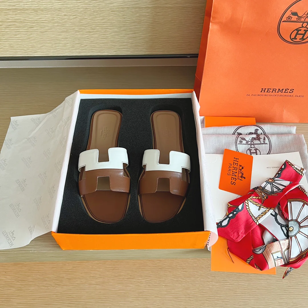 Сандалии Hermes на плоской подошве - однотонная кожа - 2 шт.