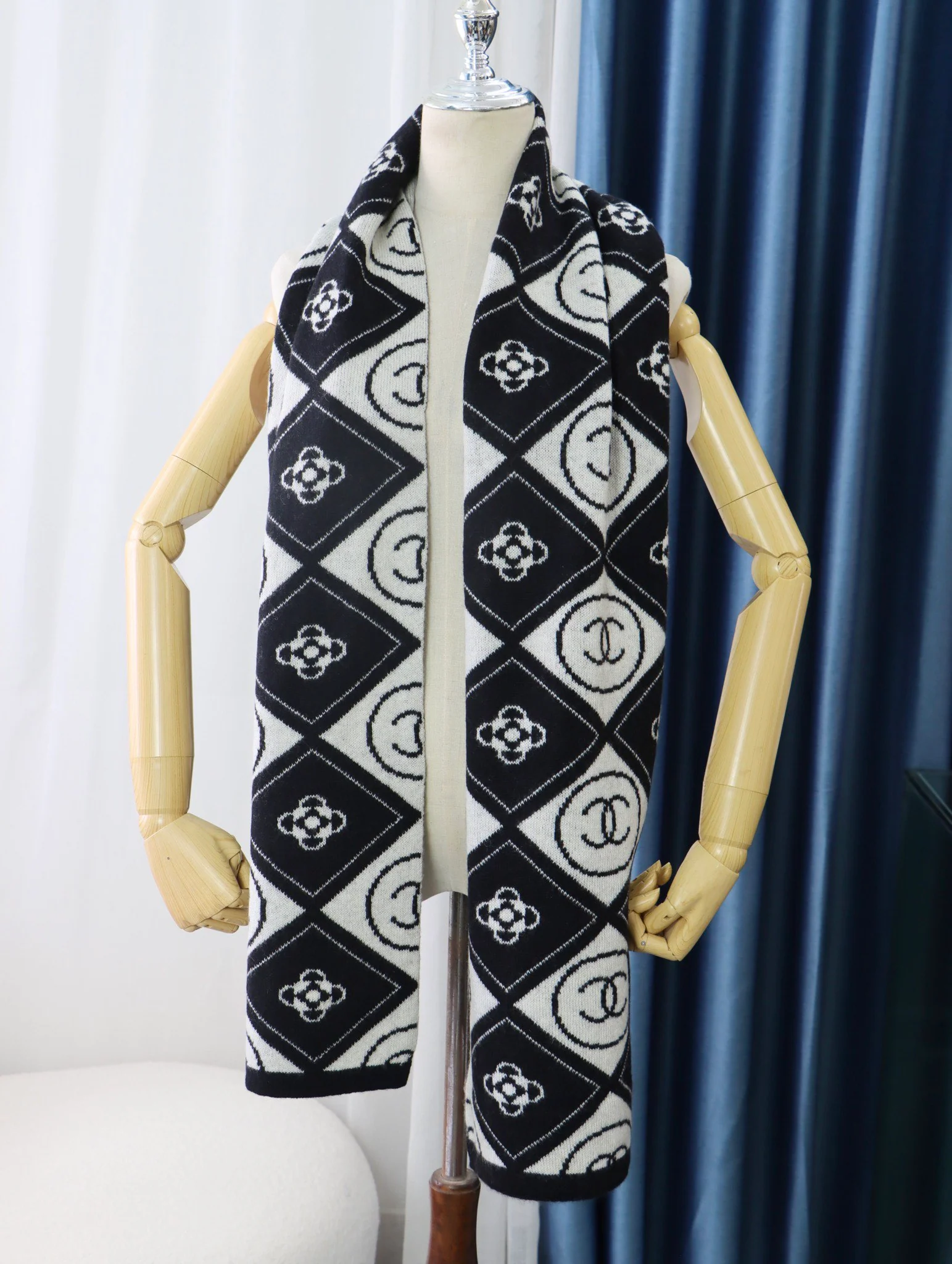 Chanel - Плетеный шарф с кисточками - 35 см - 180 см