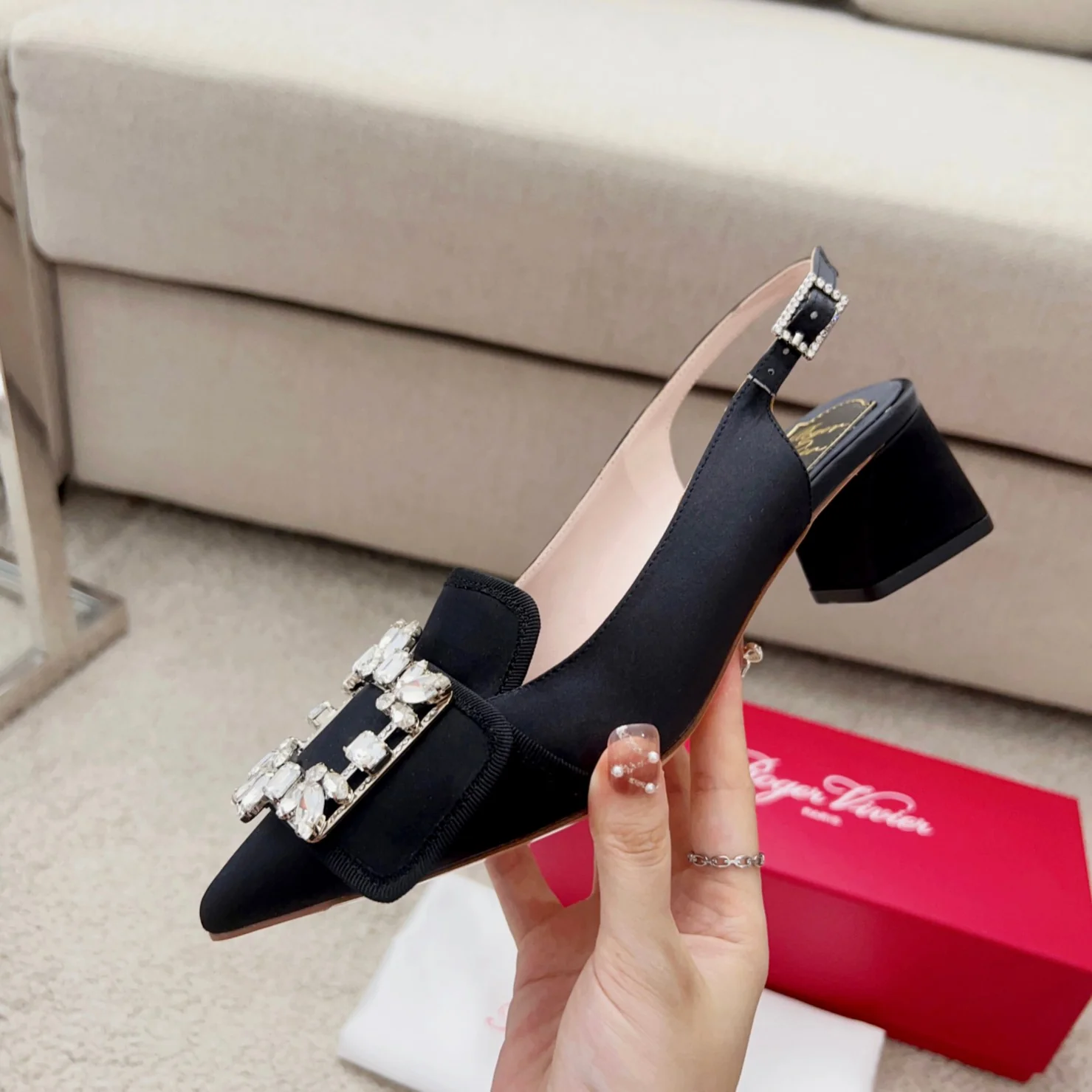 Обувь RV Shoes - Серия Versailles Garden - Сандалии с бриллиантовой пряжкой - Черные