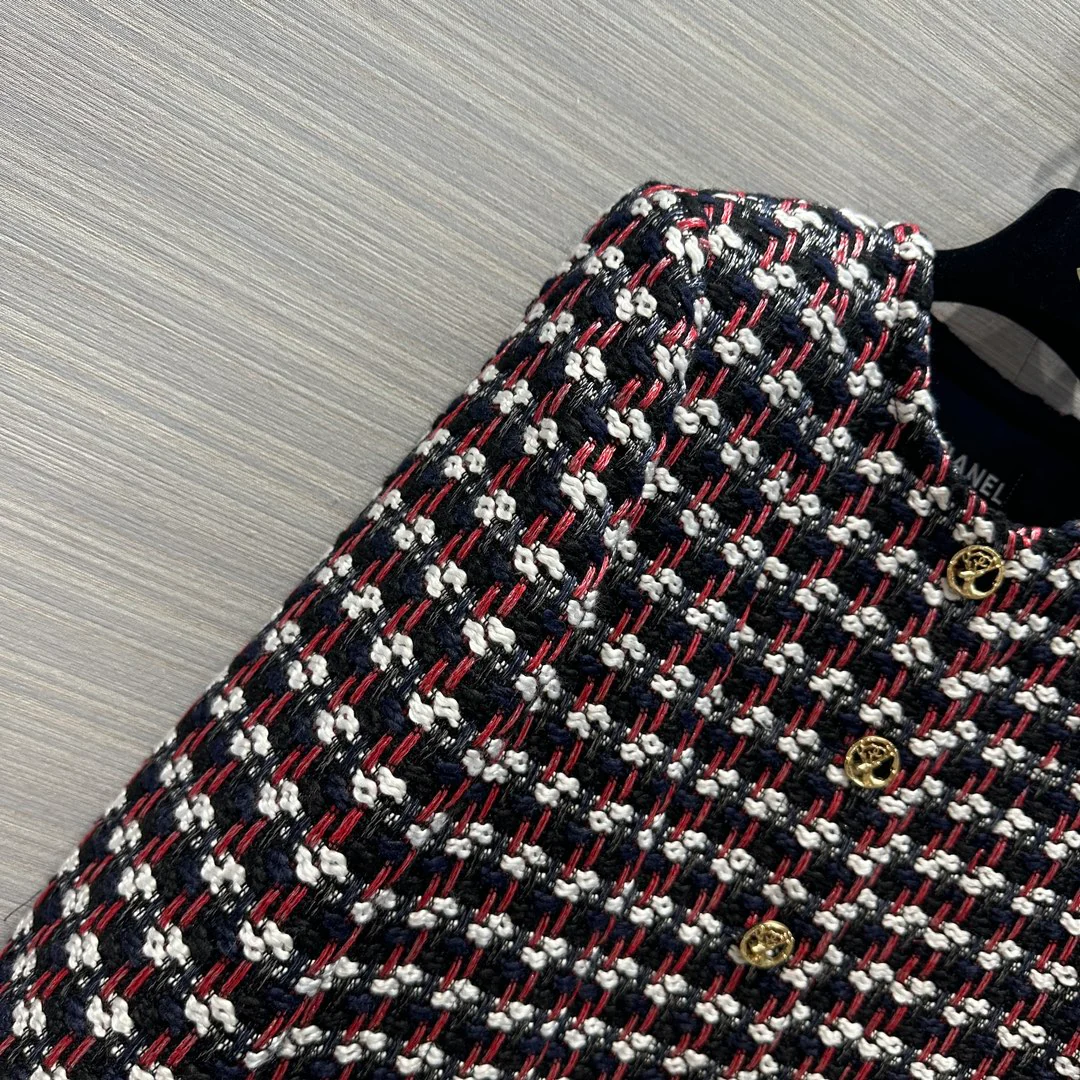 Chanel - 2403 - 24 Новинка ранней весны: Короткая жакет из шифона в красно-синюю клетку