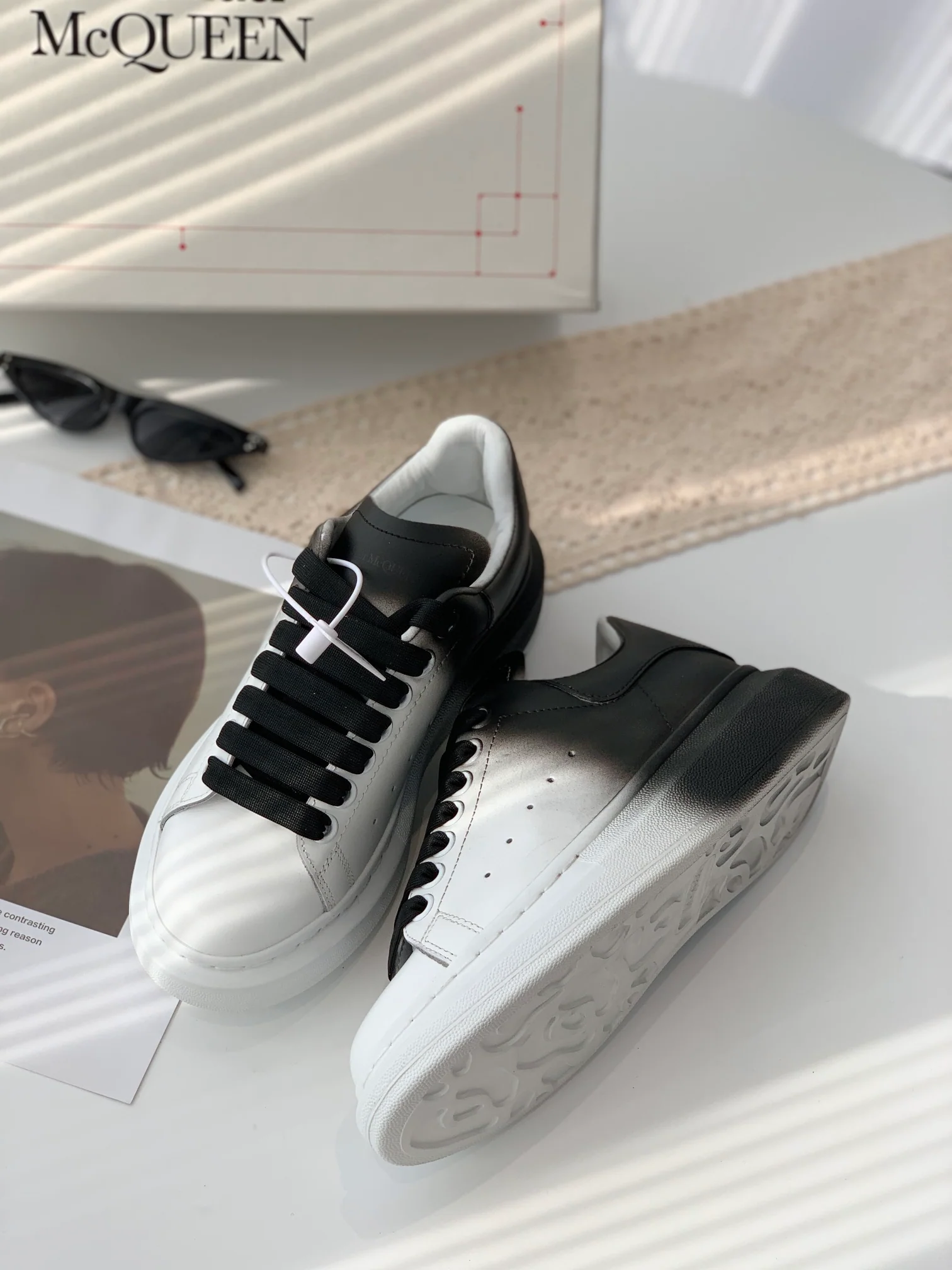 McQueen - Улучшенные классические белые кроссовки - Градиентный черный