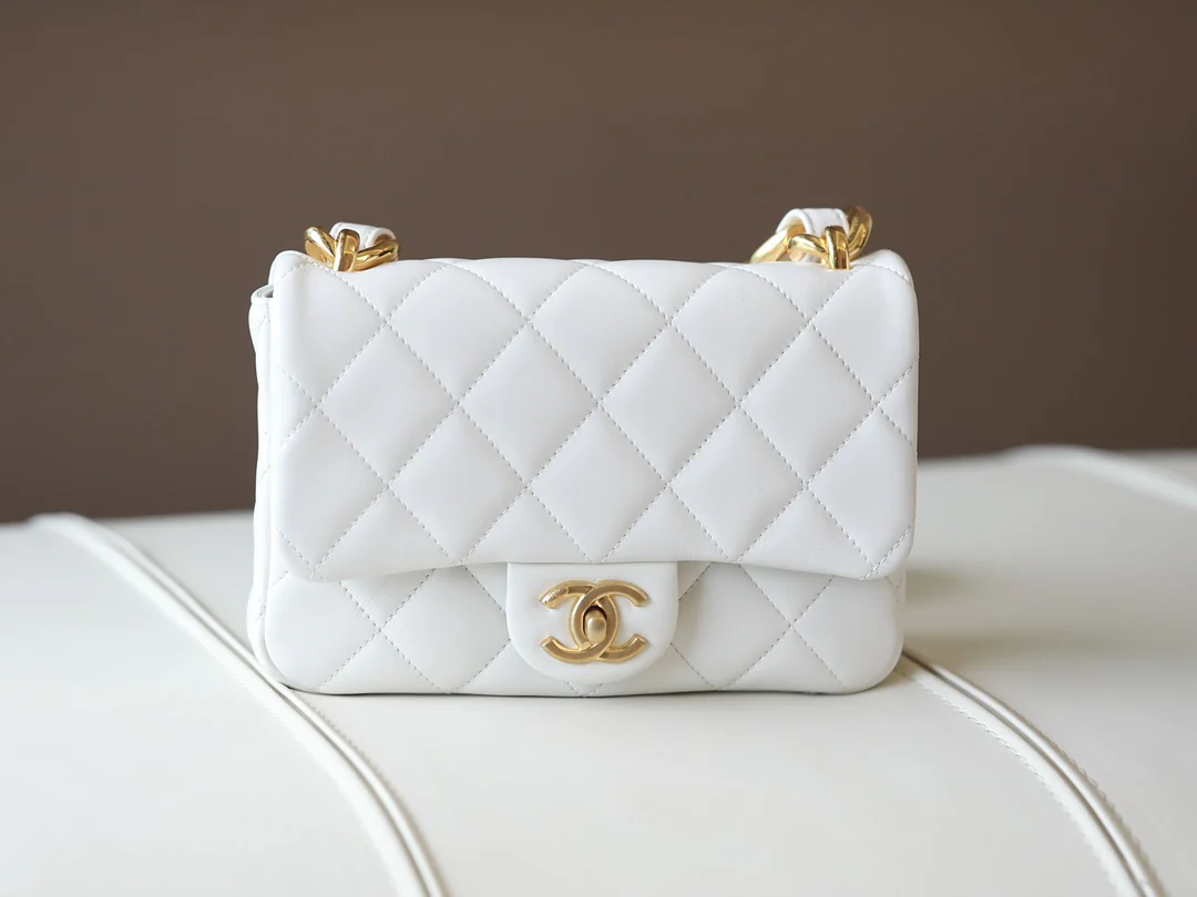 Винтажная сумка-мессенджер Chanel CF под мышкой - фиолетовая - 21 см - 1