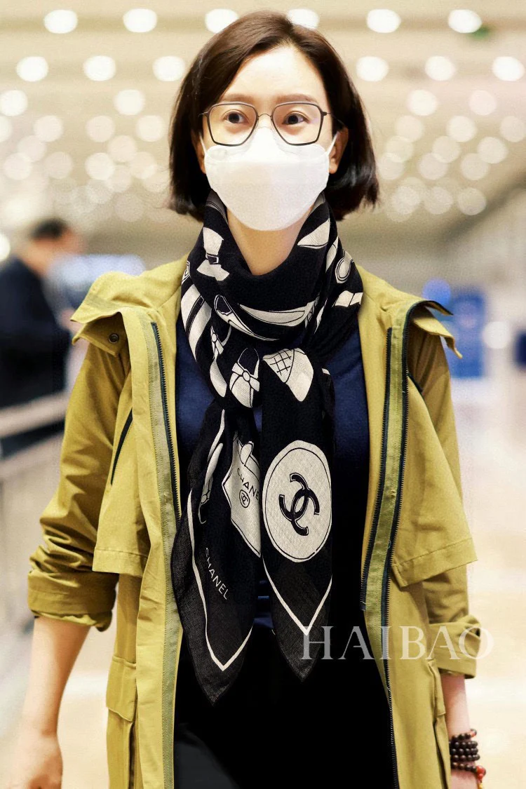 Chanel 2024 Классический шарф с логотипом Chanel, большой