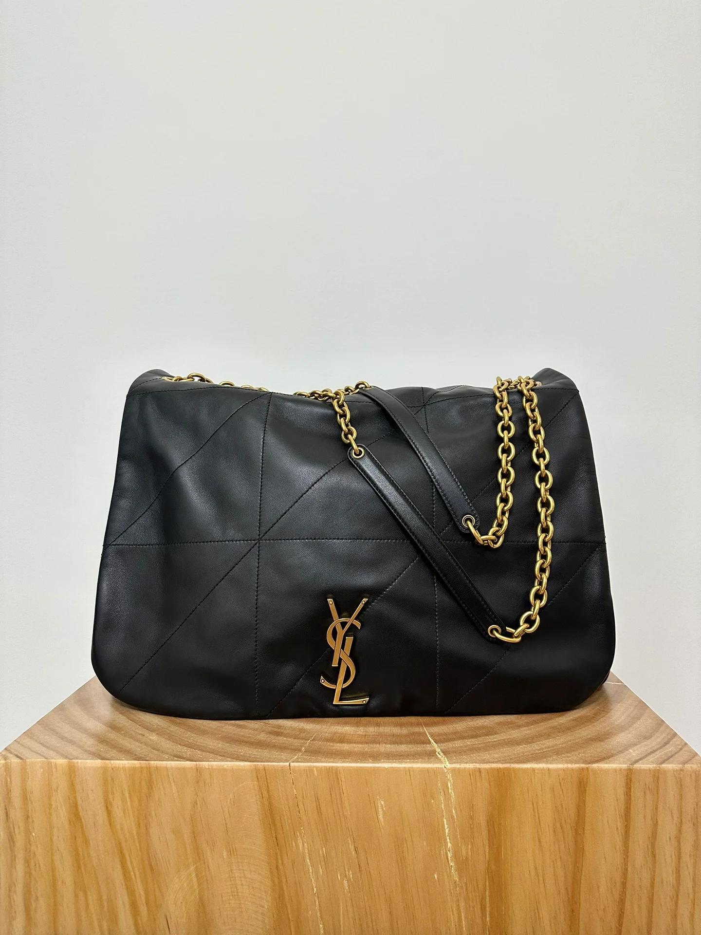 Сумка YSL из кожи ягненка наппа с двойной цепочкой - в стиле Джейми