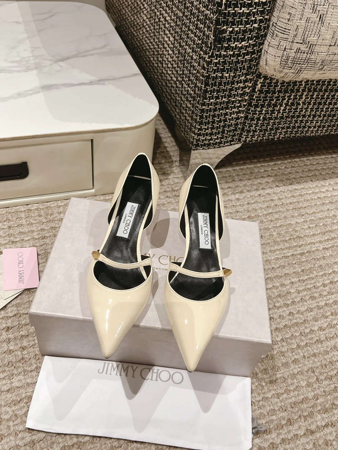 Jimmy - Простые туфли на высоком каблуке с острым носком - Белые