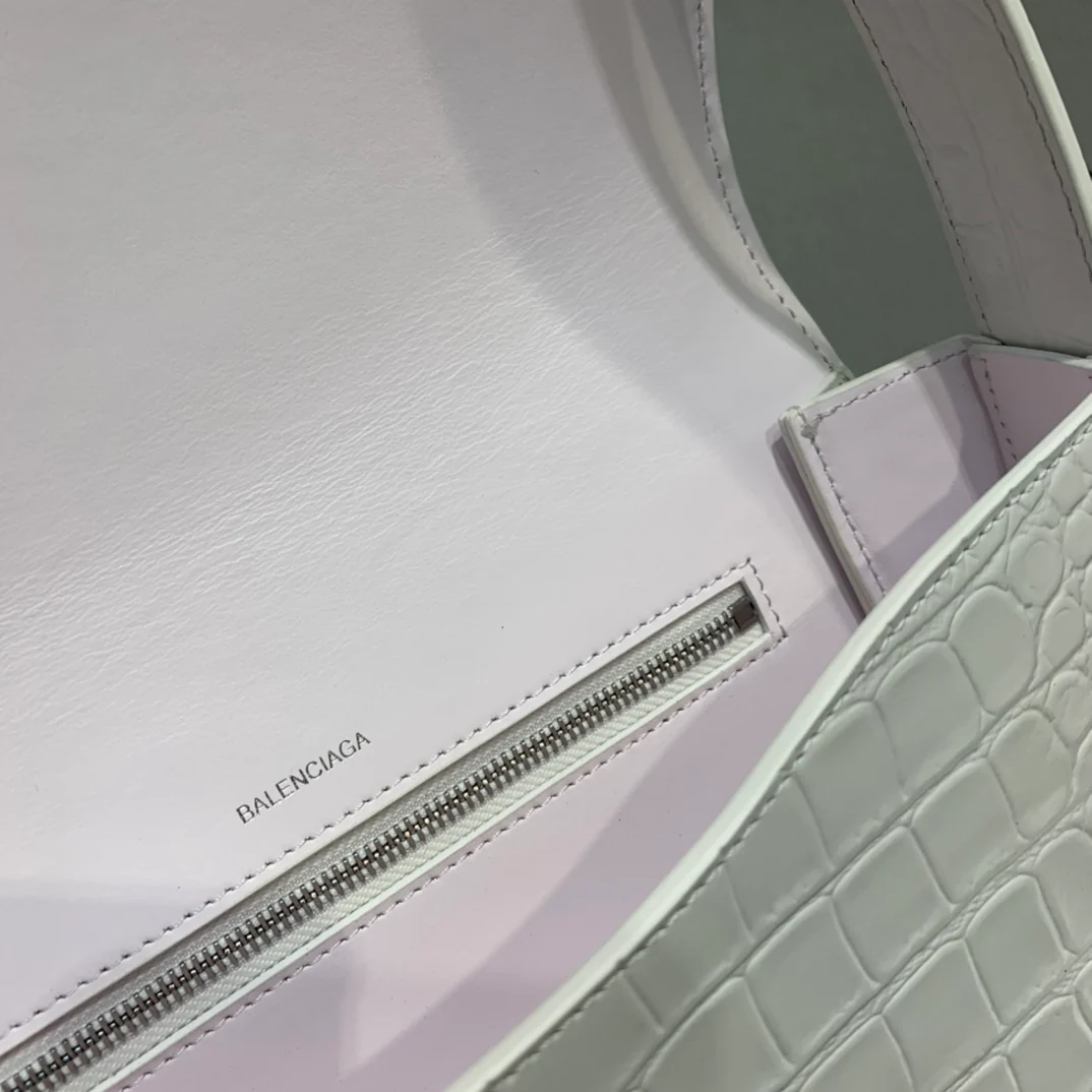 Сумка Balenciaga Ghost Bag - сумка под мышкой